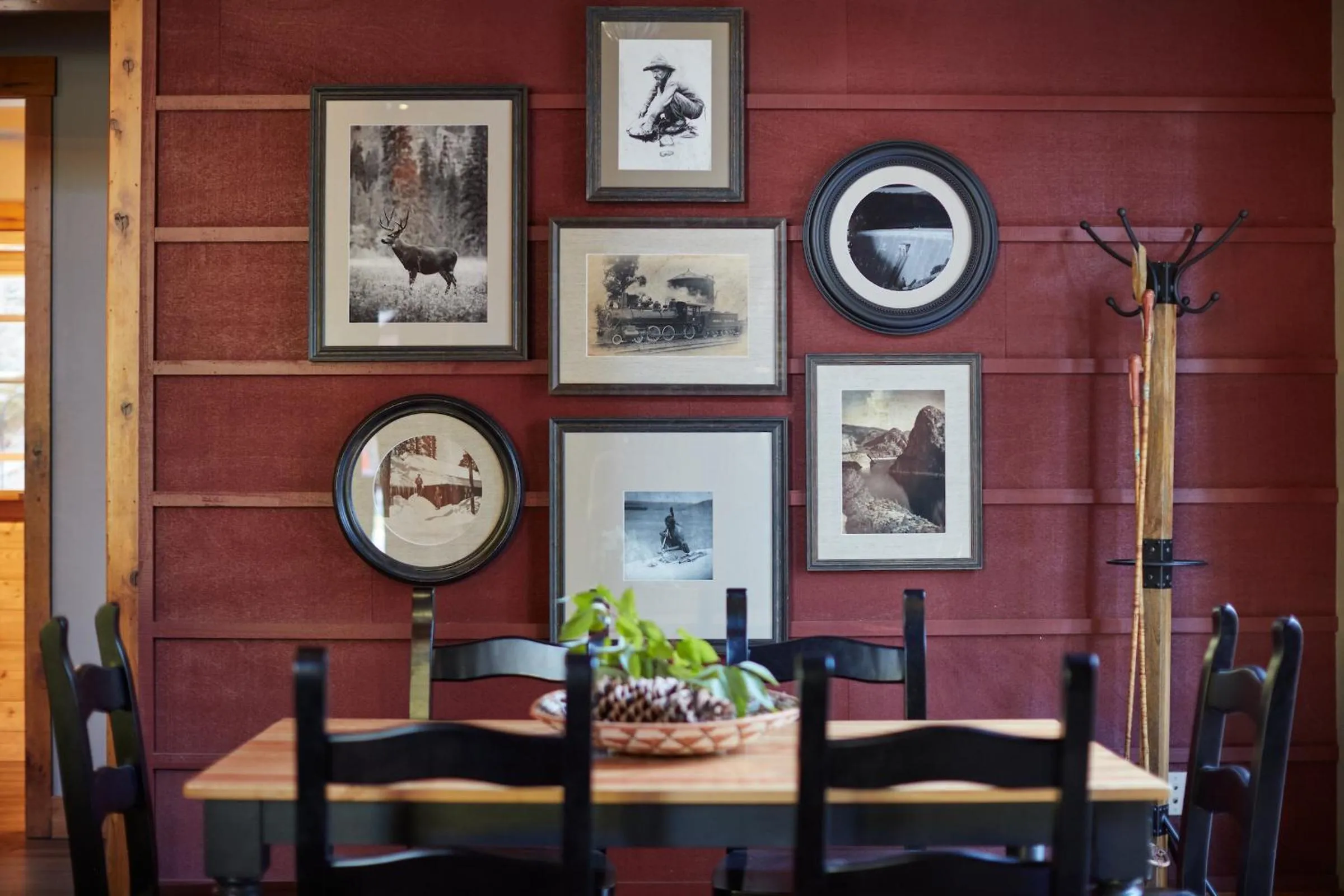 Seating area in Evergreen Lodge at Yosemite