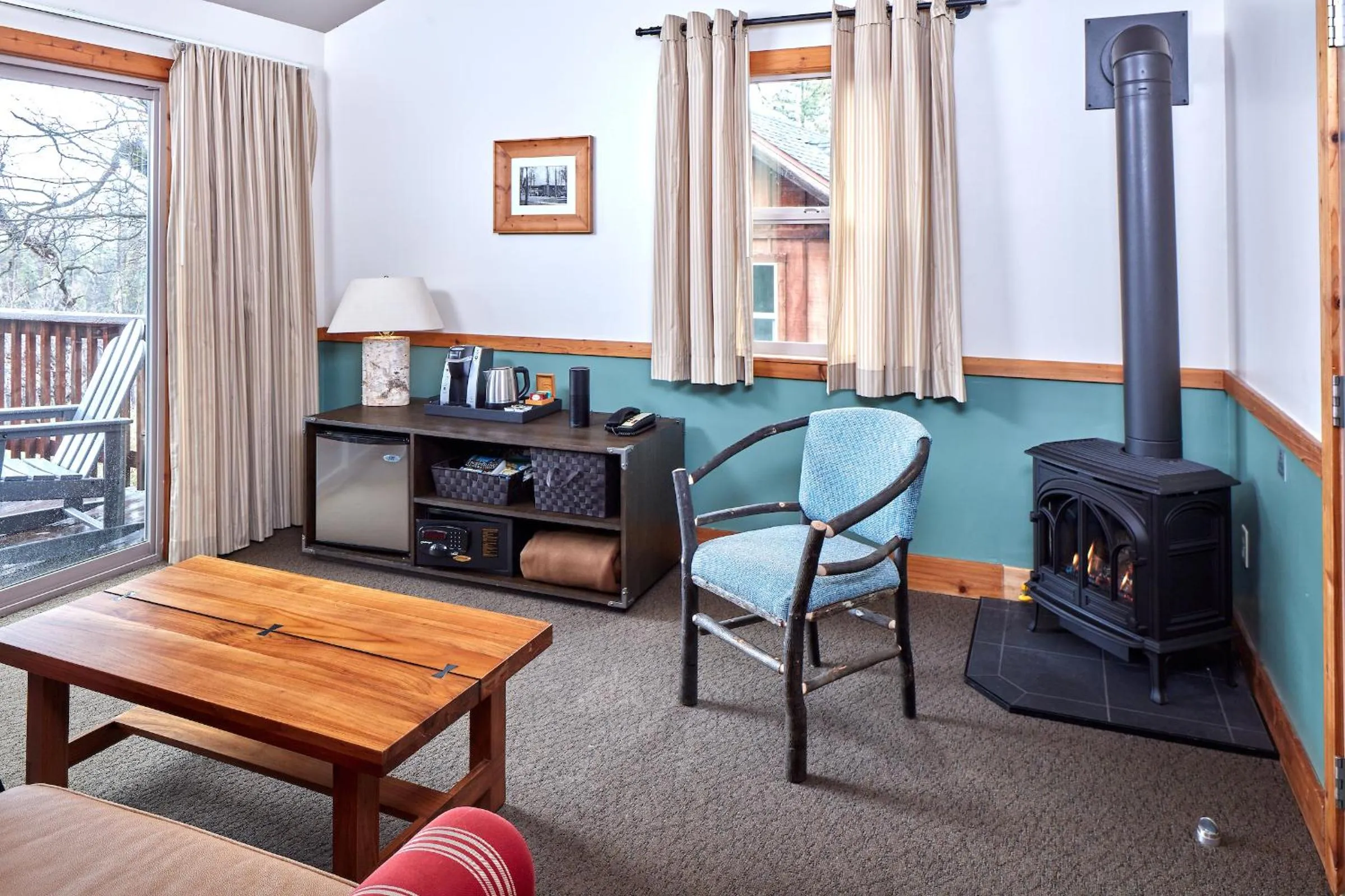 Living room in Evergreen Lodge at Yosemite