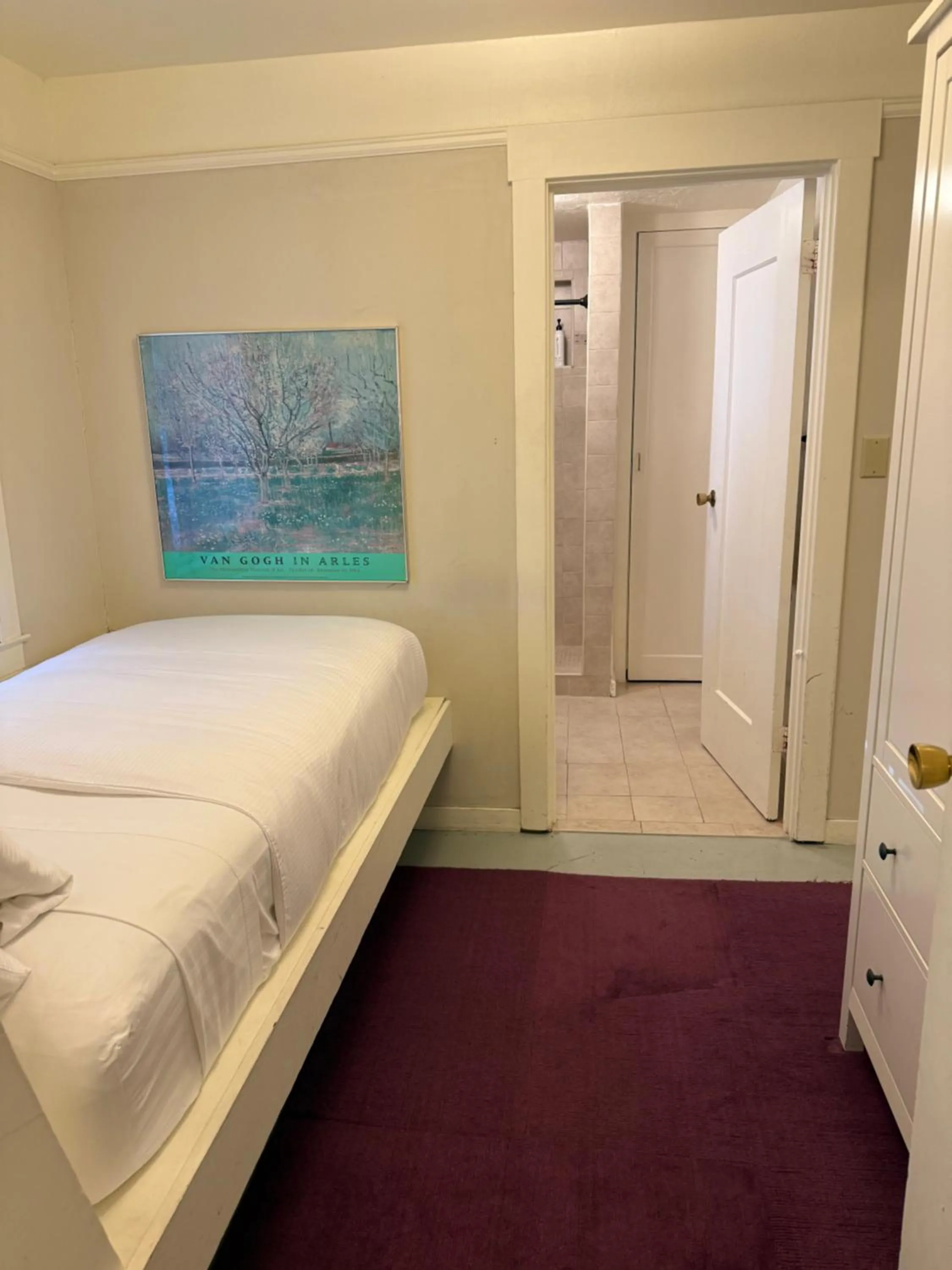 Bed in Cowper Inn