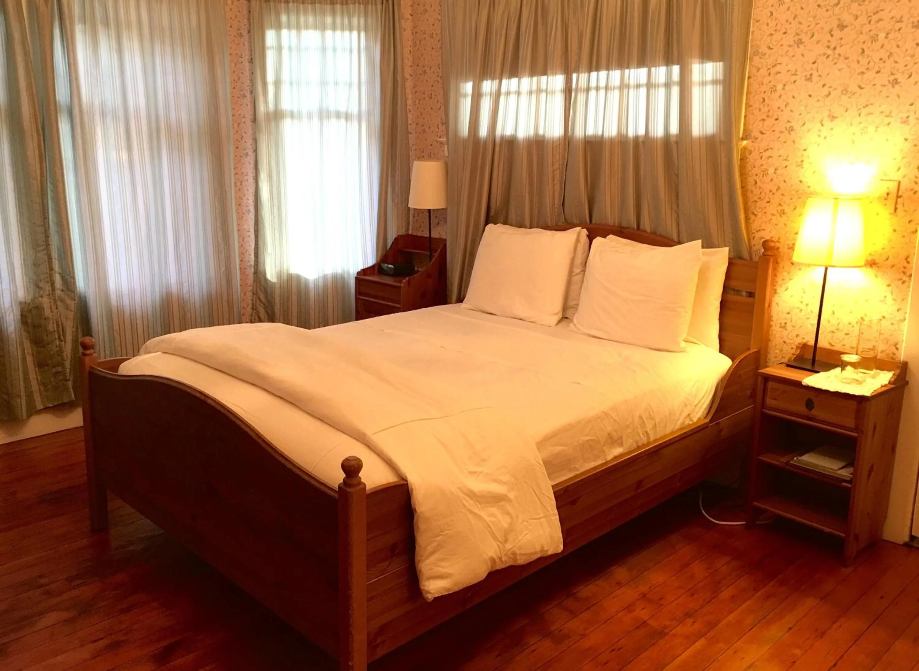 Bed in Cowper Inn