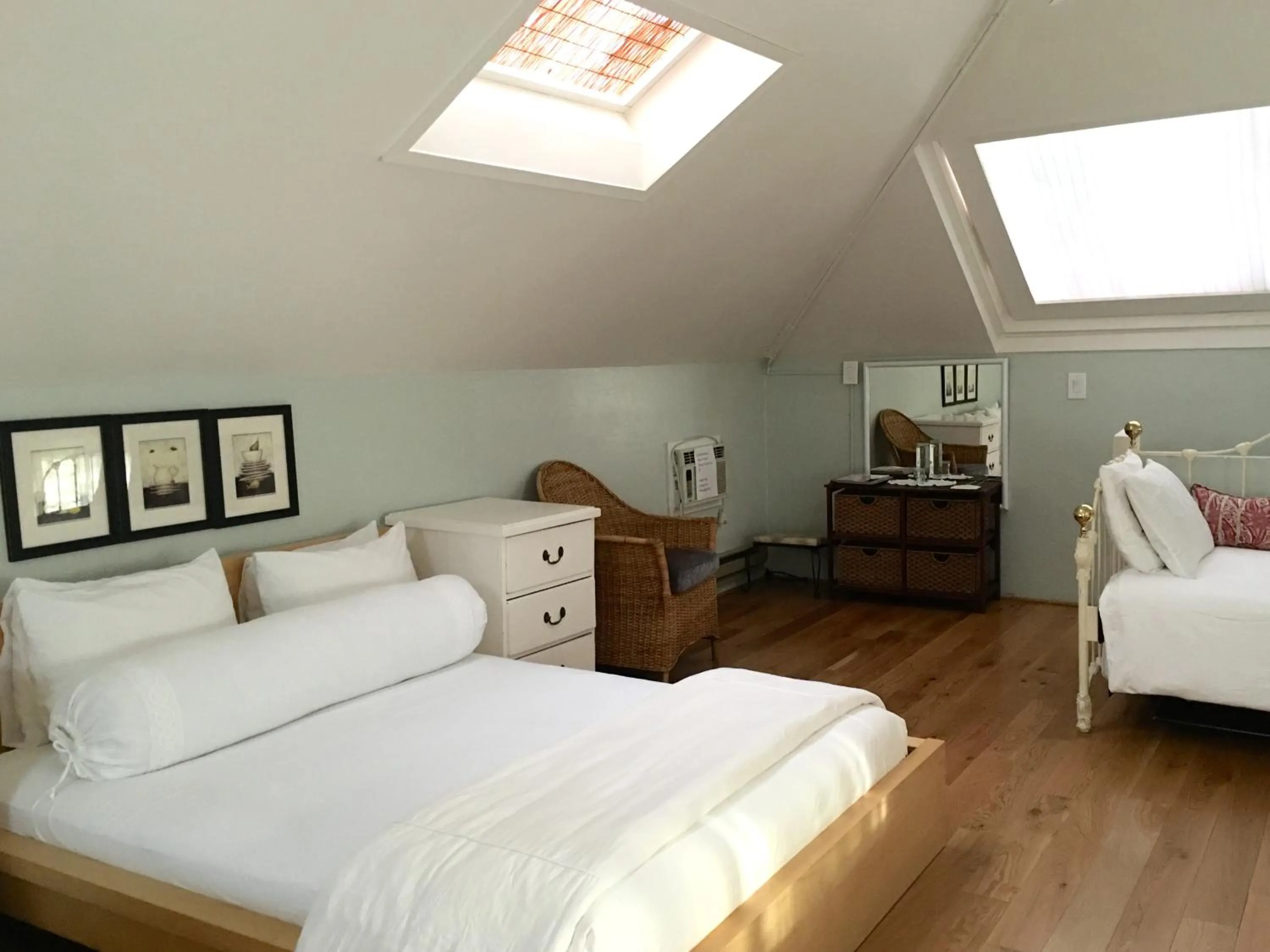 Bed in Cowper Inn