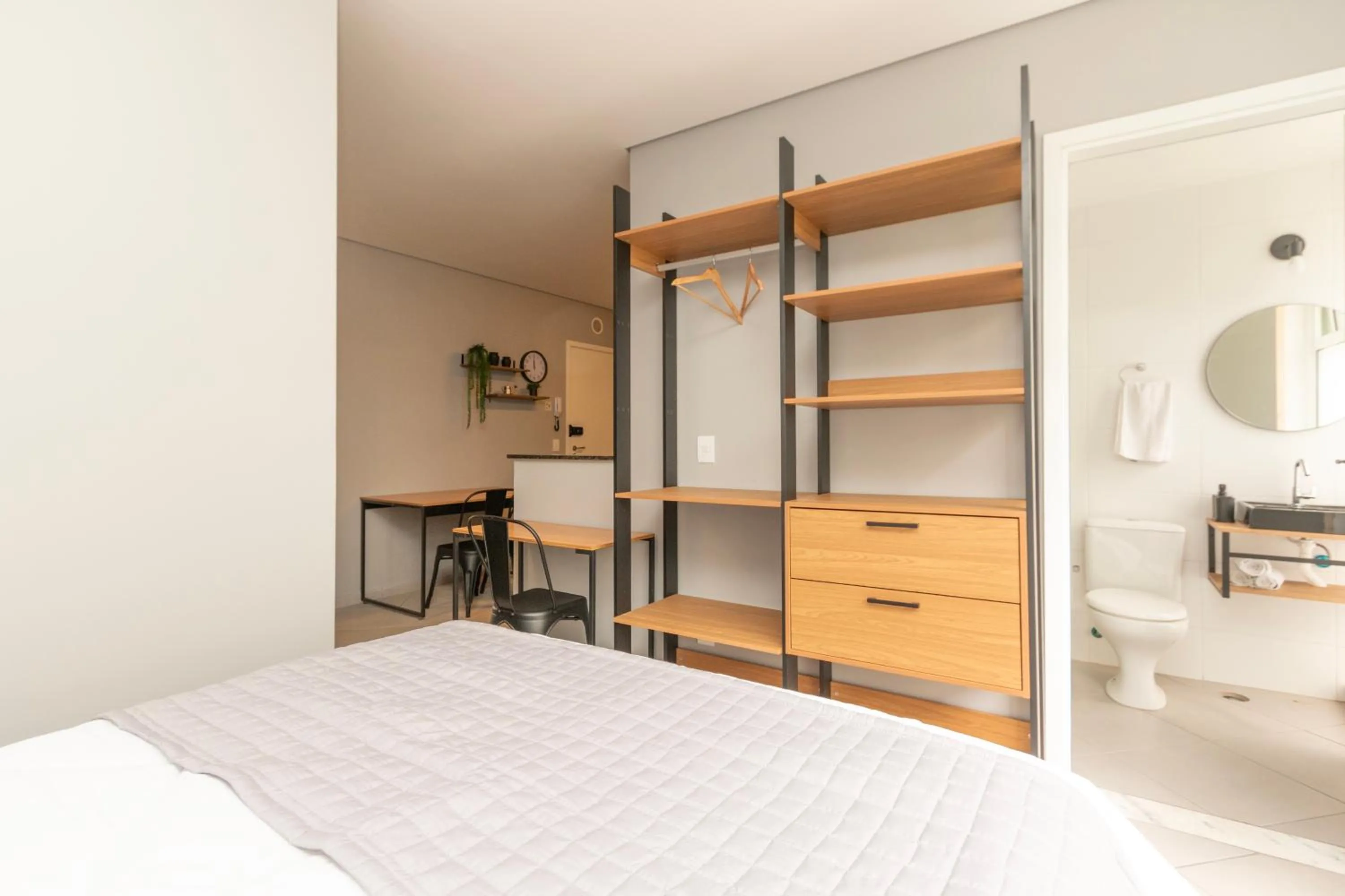 wardrobe, Bed in 360 Av Ipiranga
