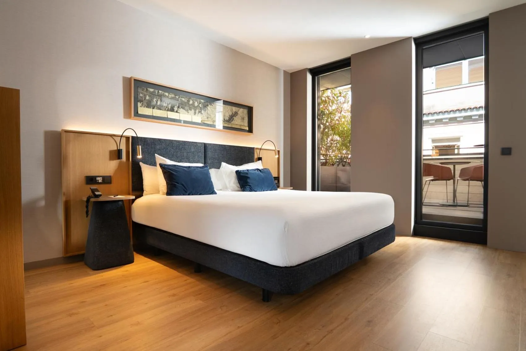 Photo of the whole room, Bed in Ocean Drive Madrid