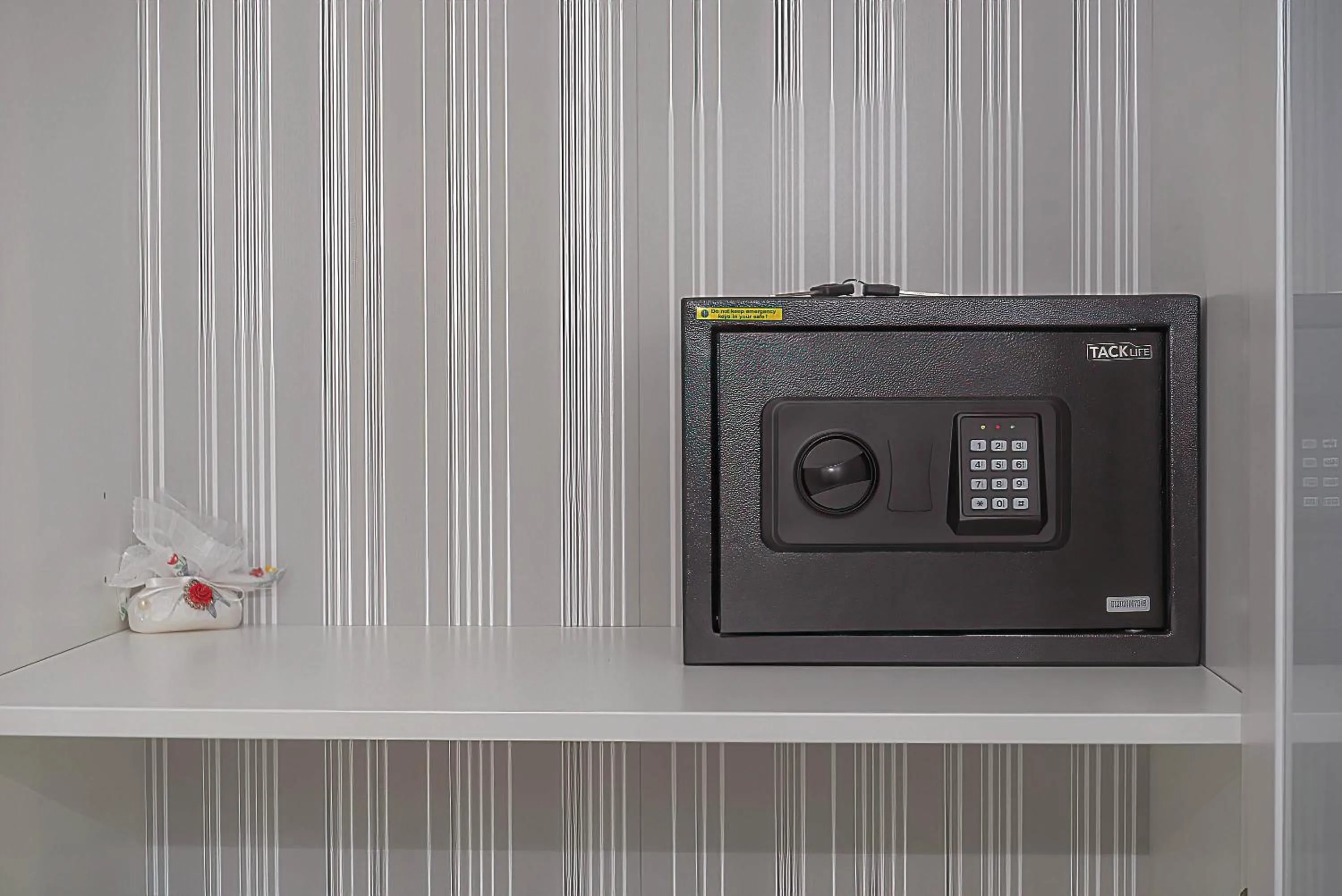 safe in La casa del pittore