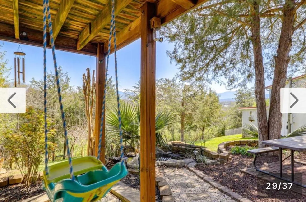 Private Pet Friendly Home Near Exotic Deer Farm Close to Pigeon Forge, Gatlinburg TN