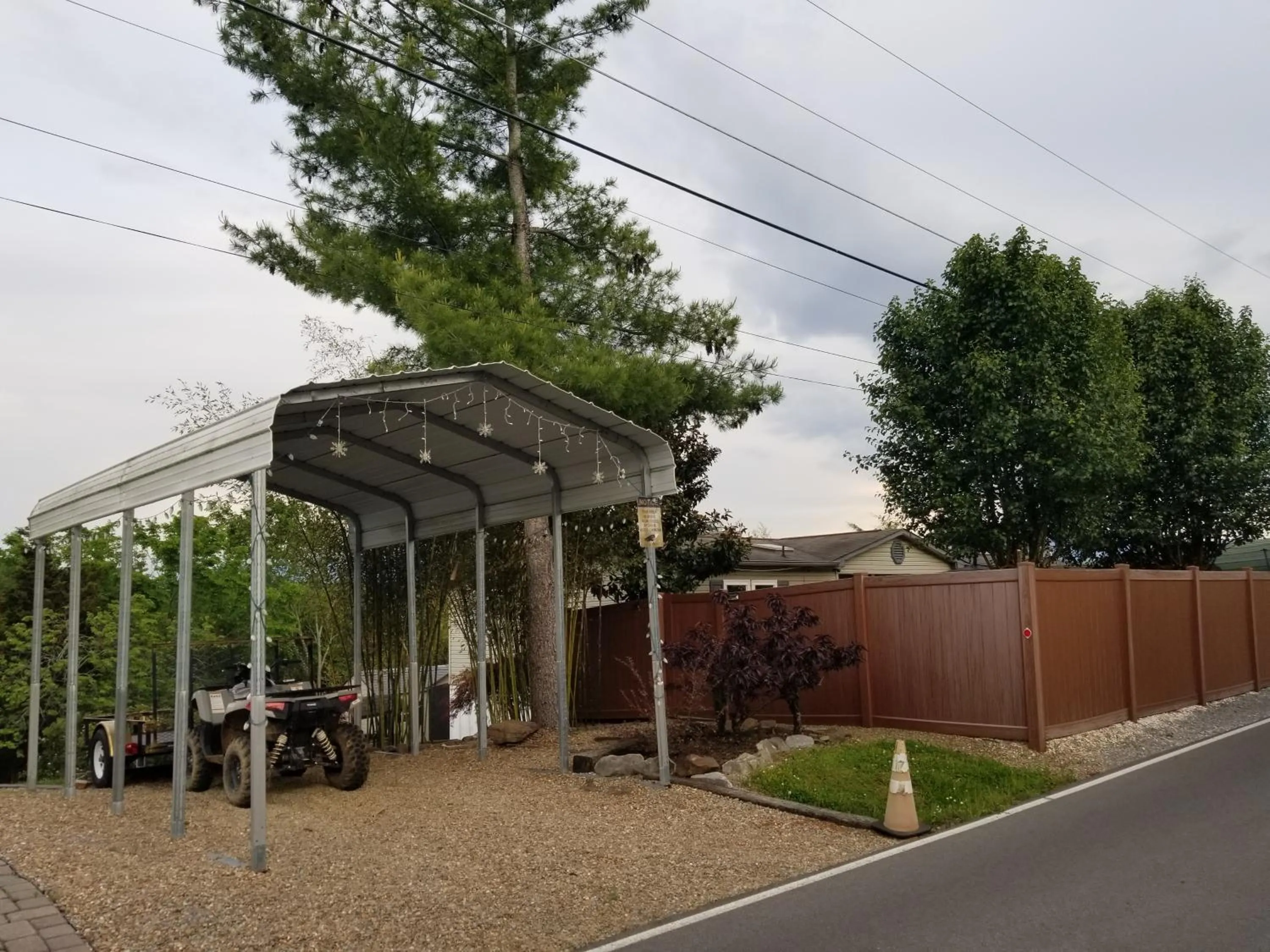 Parking in Private Pet Friendly Home Near Exotic Deer Farm Close to Pigeon Forge, Gatlinburg TN