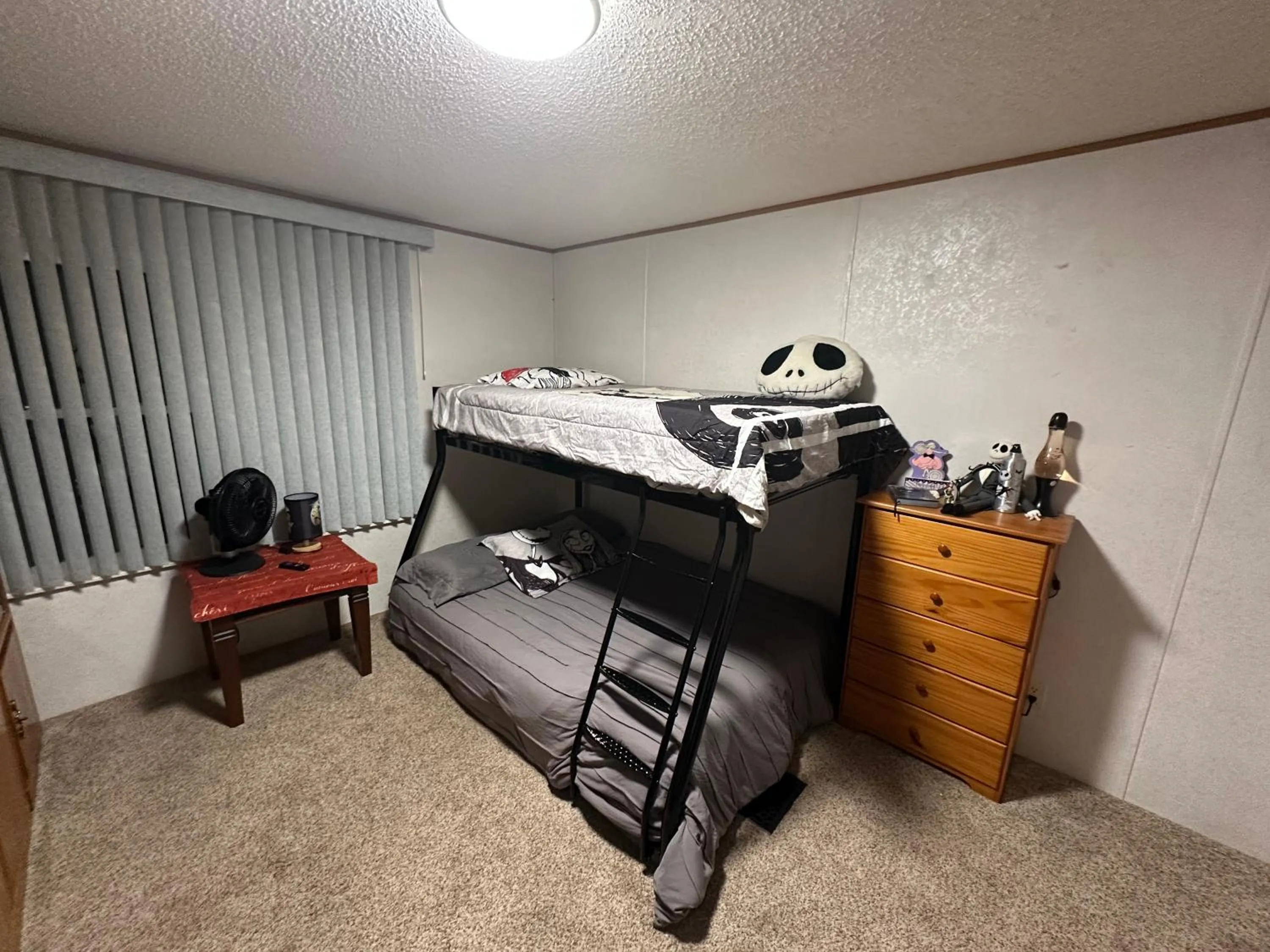 Bed in Private Pet Friendly Home Near Exotic Deer Farm Close to Pigeon Forge, Gatlinburg TN