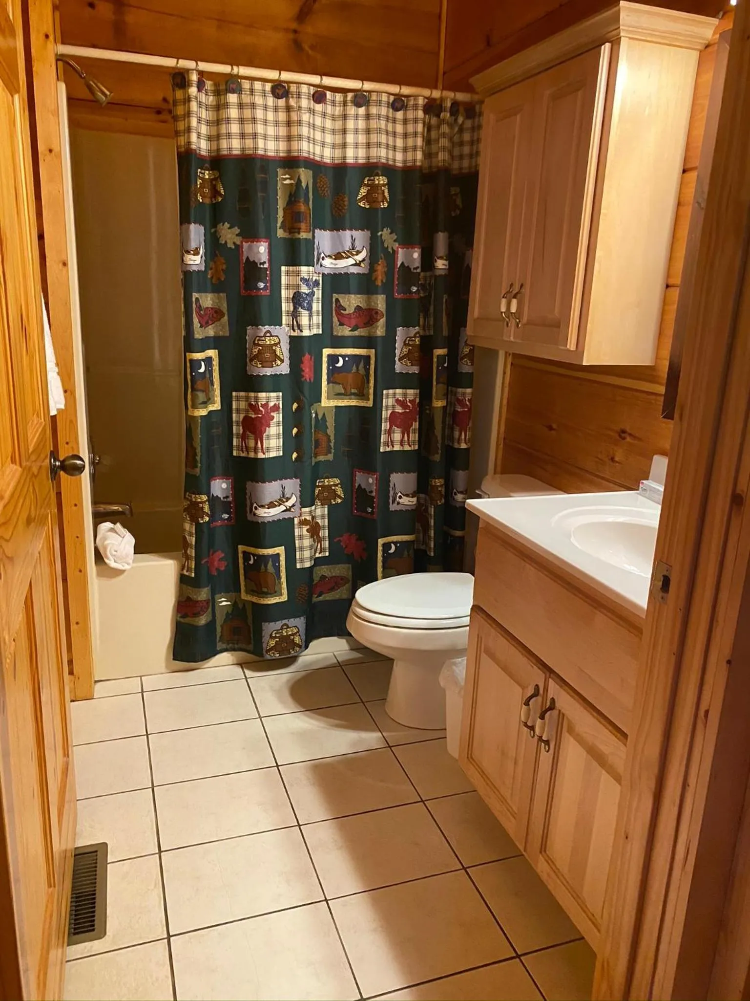 Shower in Grandview Experience Lodge