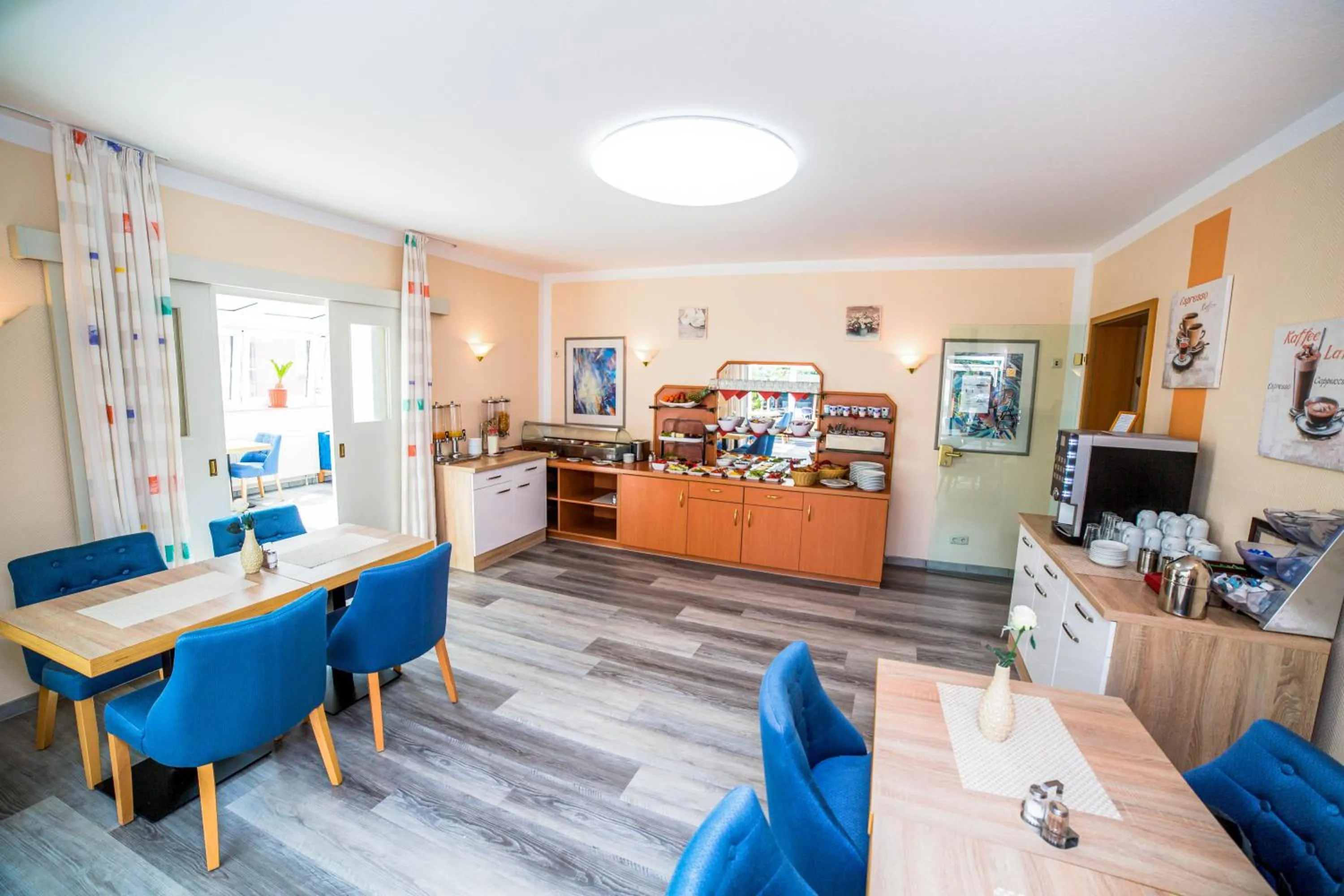 Coffee/tea facilities in Hotel Opal