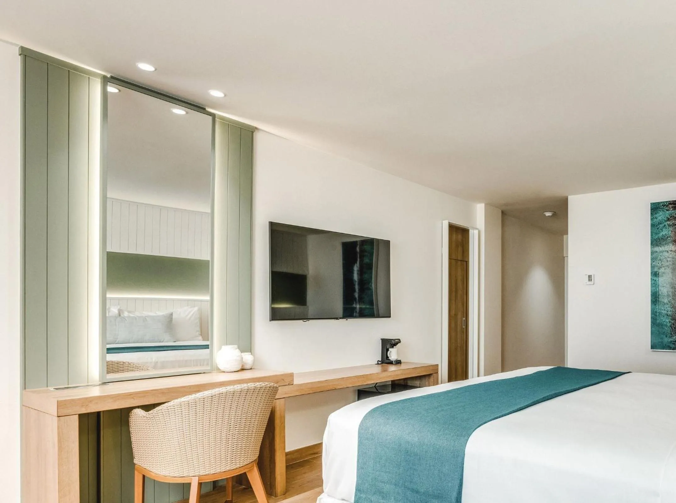 Bedroom, Bed in Fort George Hotel and Spa