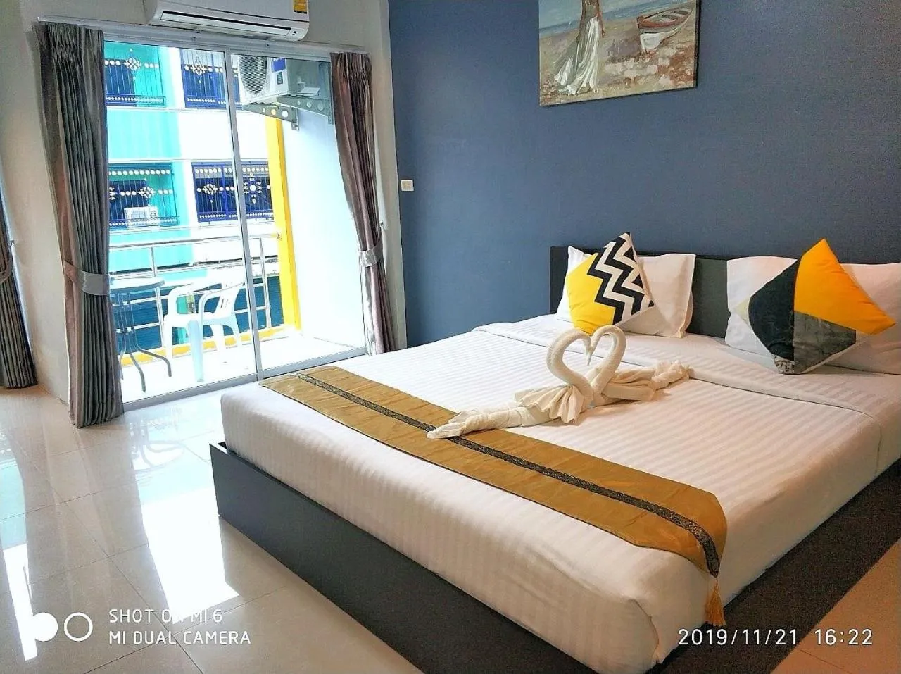 Balcony/Terrace, Bed in Supachai Inn