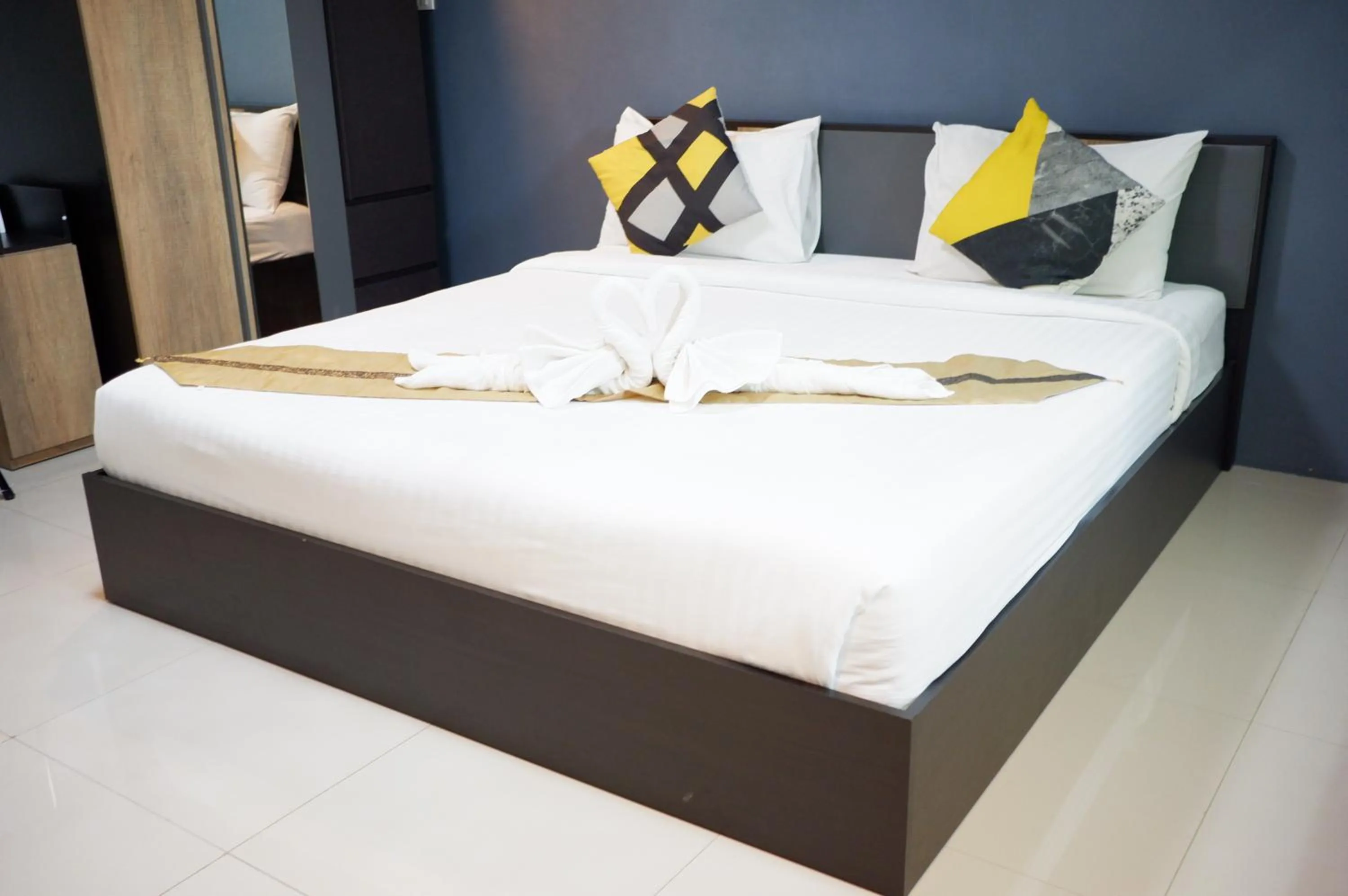 Photo of the whole room, Bed in Supachai Inn