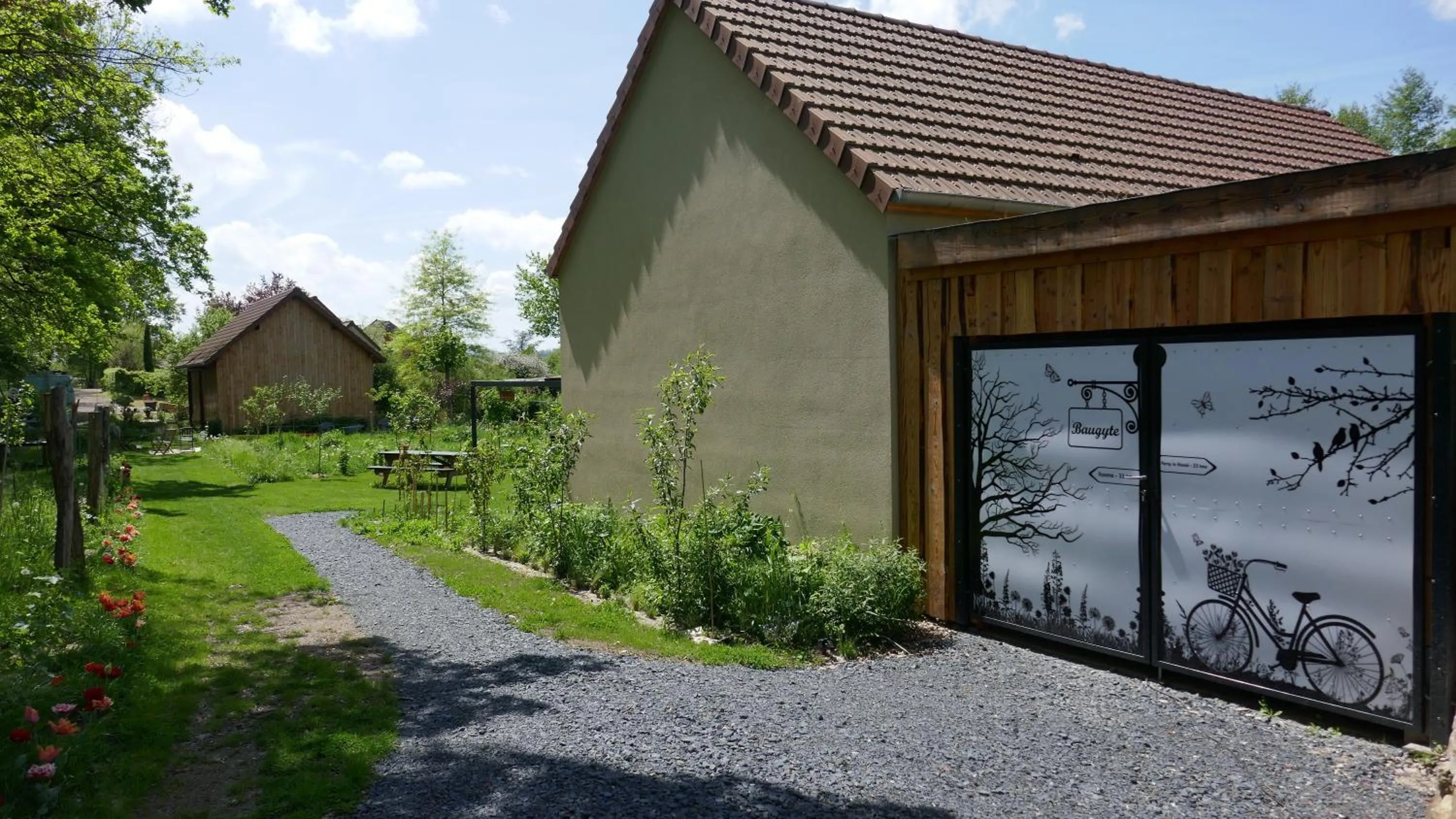 Property building in Le Baugyte - Gite de GROUPE - 14 lits simples