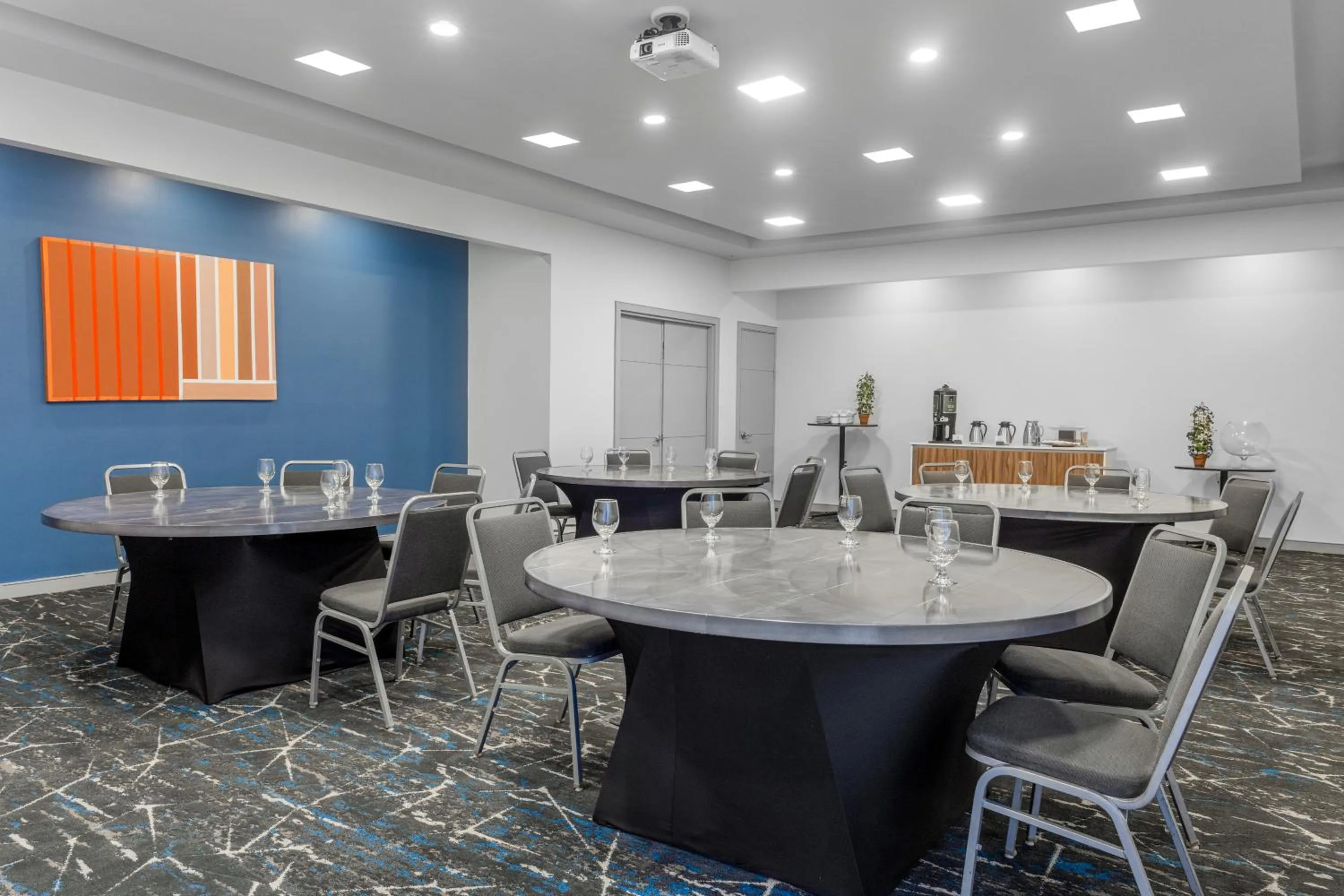 Meeting/conference room in Holiday Inn Express San Jose Forum by IHG