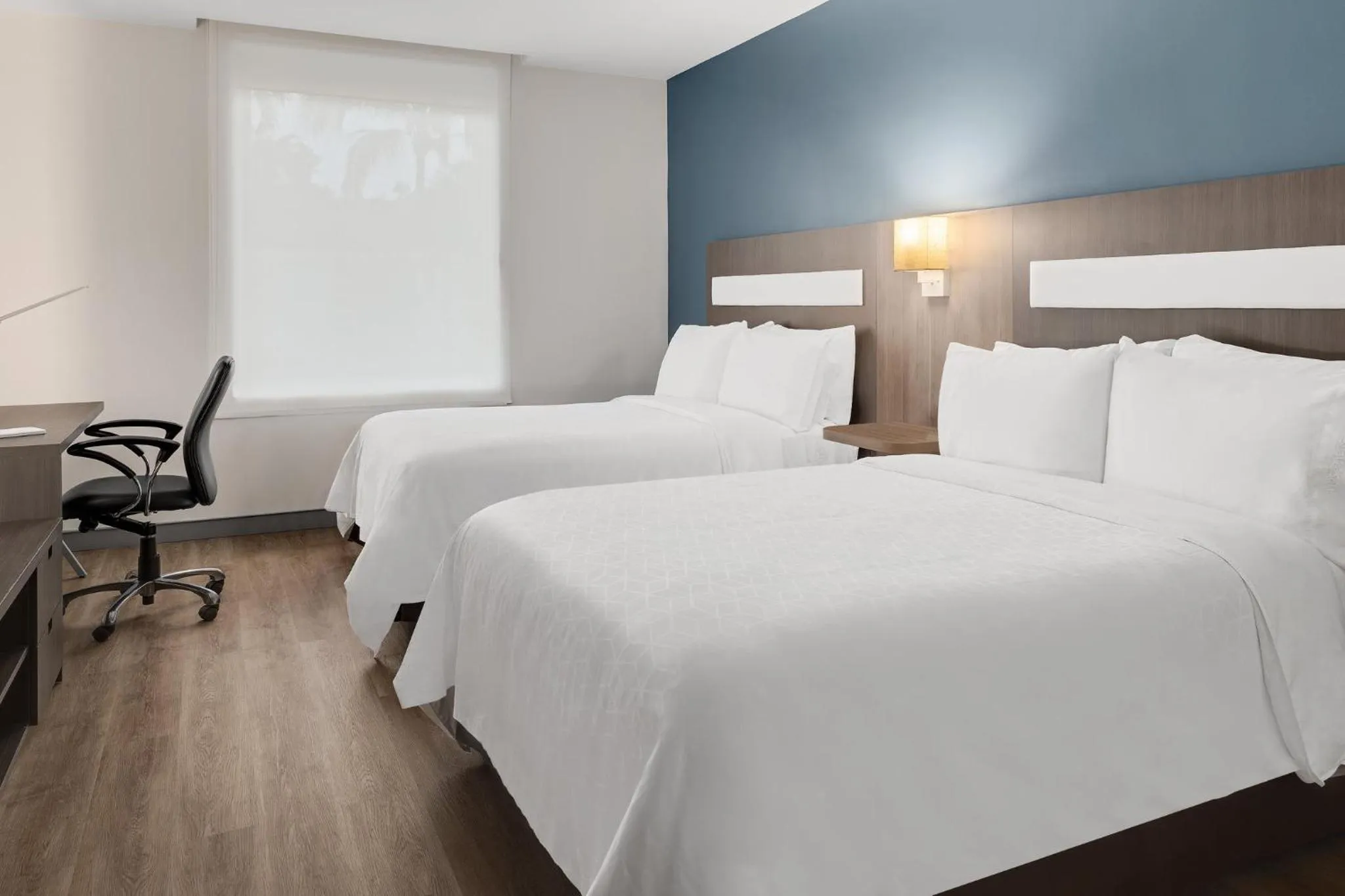 Photo of the whole room, Bed in Holiday Inn Express San Jose Forum by IHG