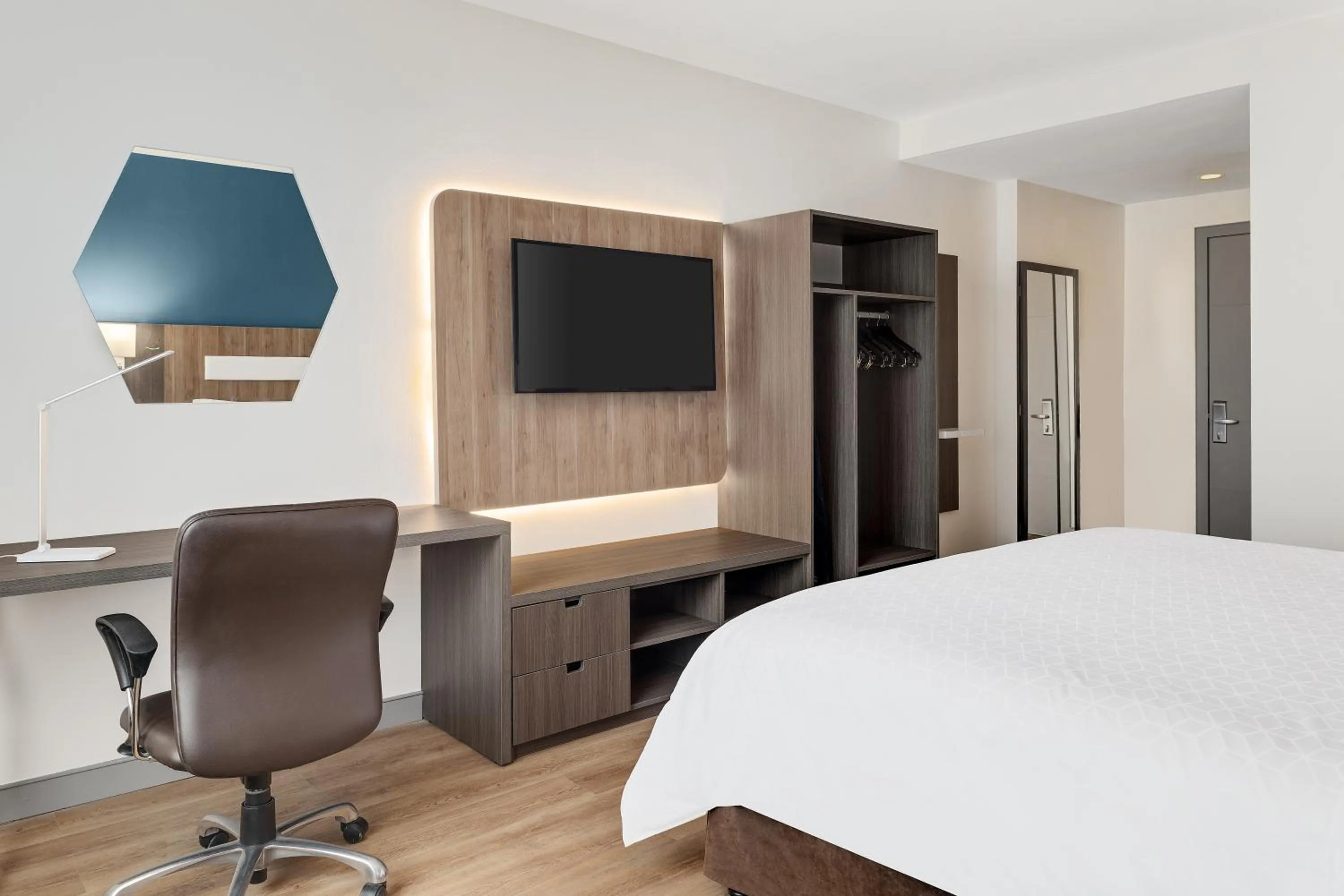 Bed in Holiday Inn Express San Jose Forum by IHG