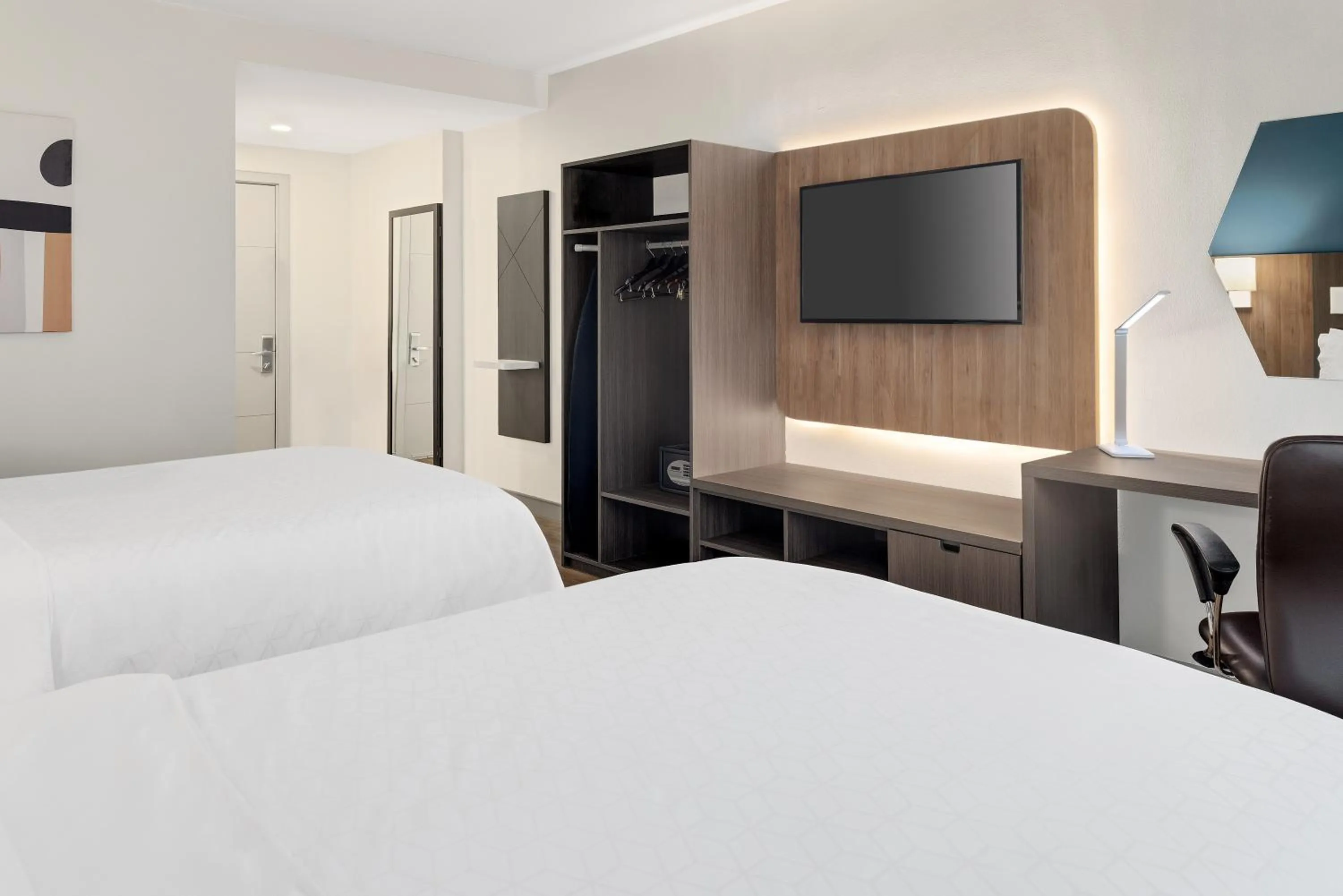 Bed in Holiday Inn Express San Jose Forum by IHG