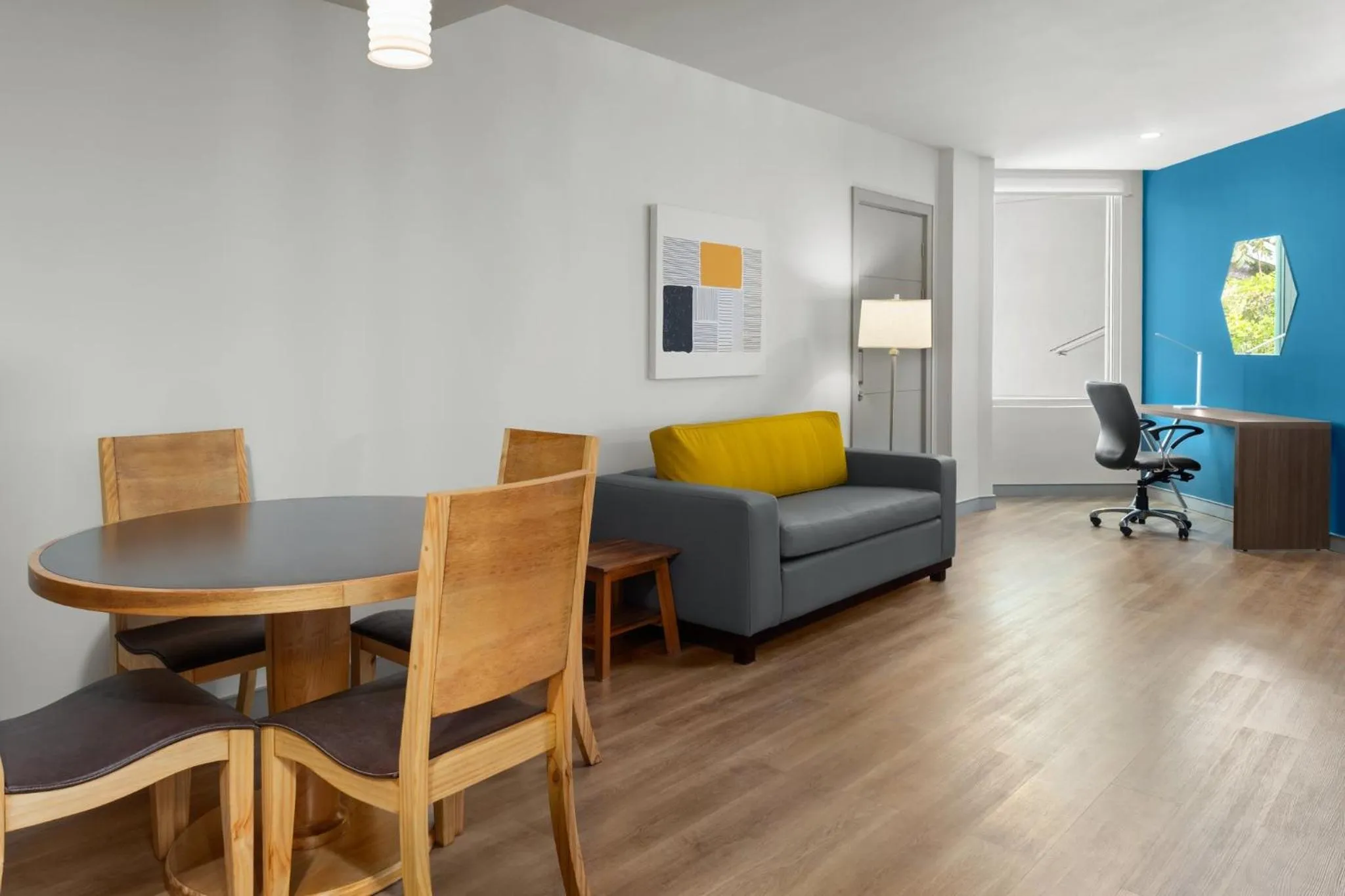 Photo of the whole room in Holiday Inn Express San Jose Forum by IHG