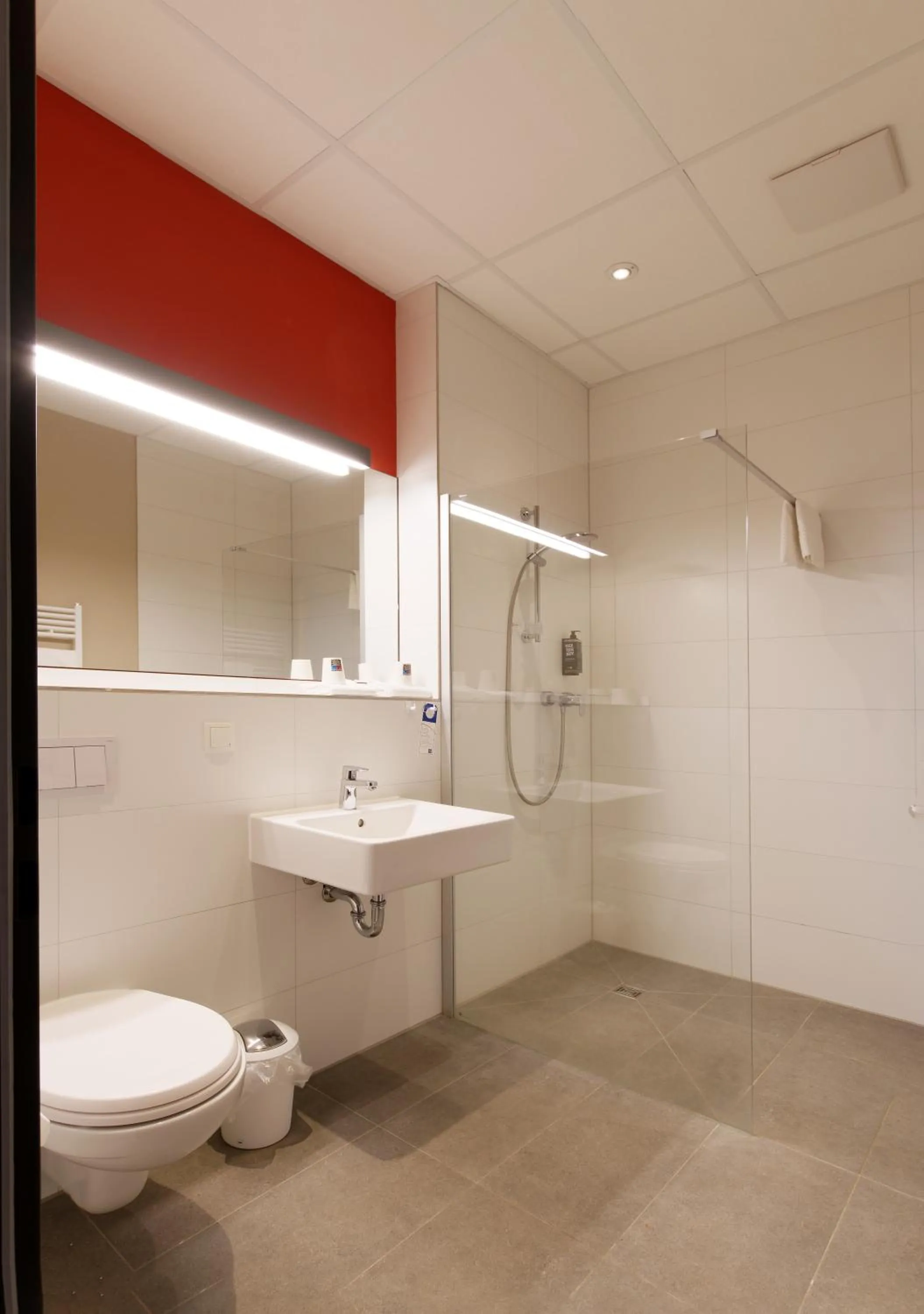 Bathroom in ibis budget Hotel BONN SÜD Königswinter