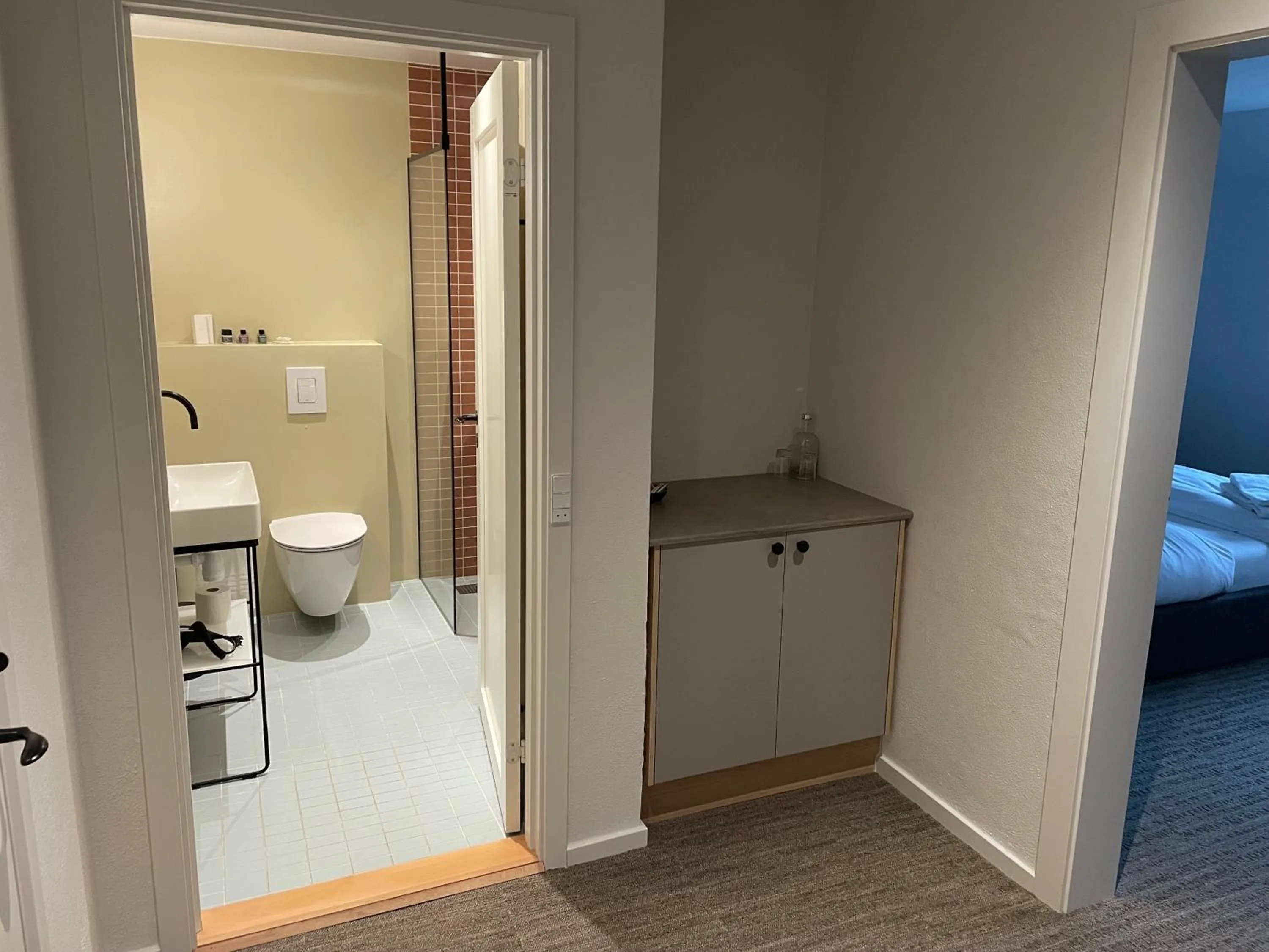 Bathroom, Bed in Hotel Nørrevang