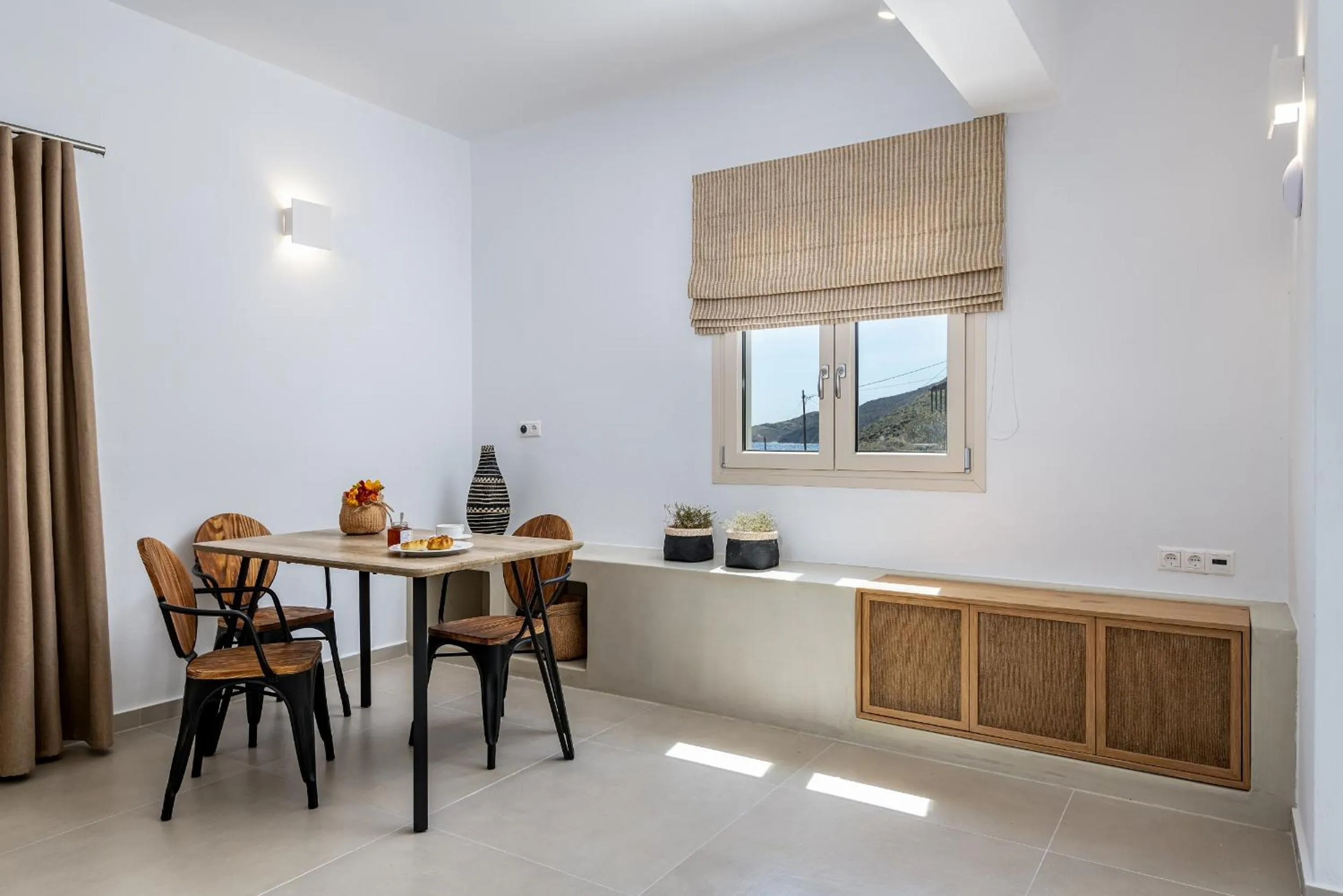 Dining area in Remezzo Bayfront Suites