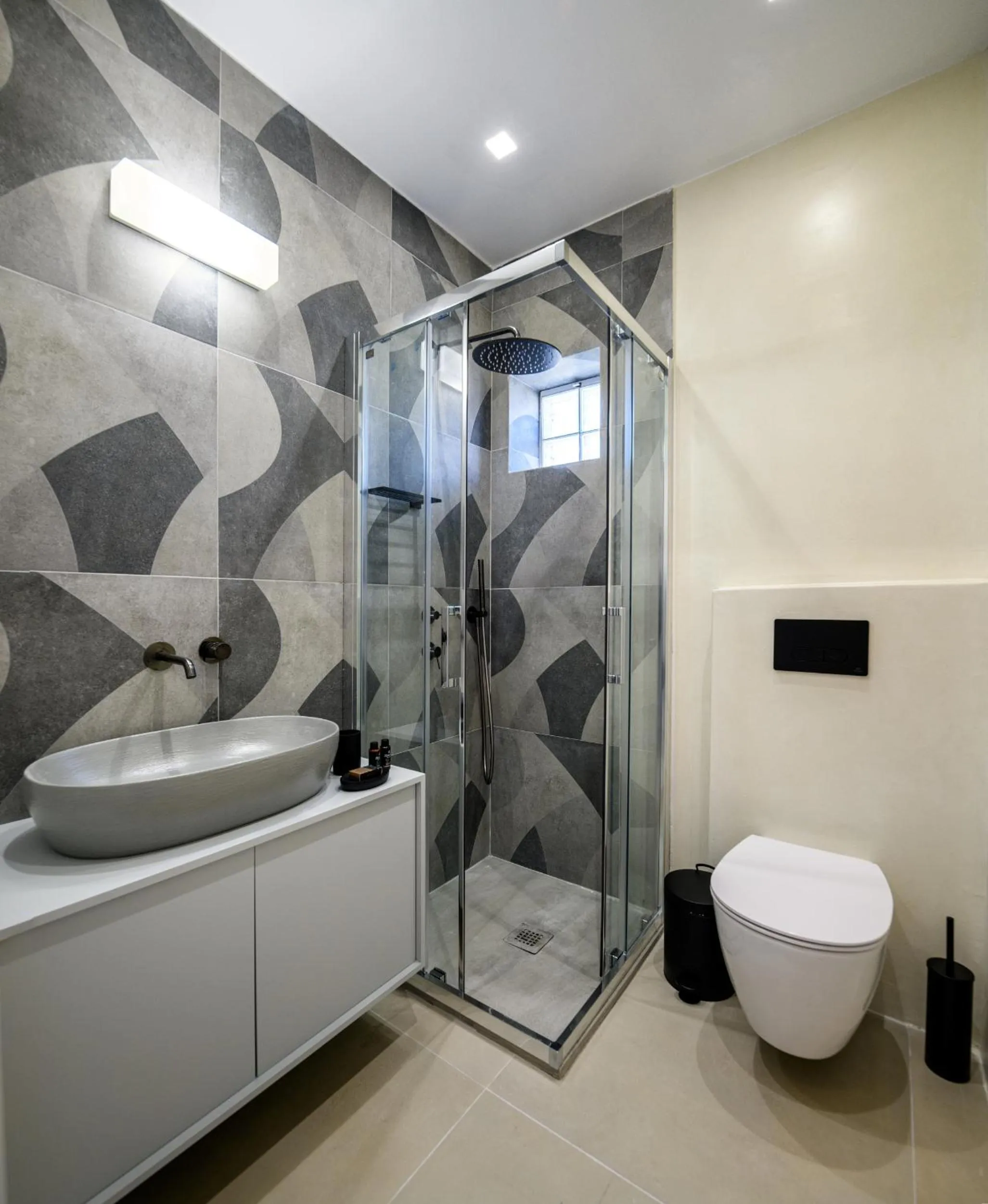 Bathroom in Remezzo Bayfront Suites