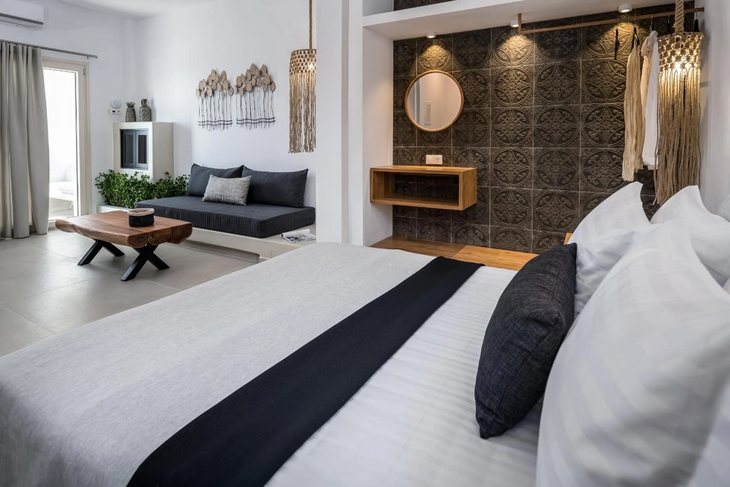 Photo of the whole room, Bed in Remezzo Bayfront Suites