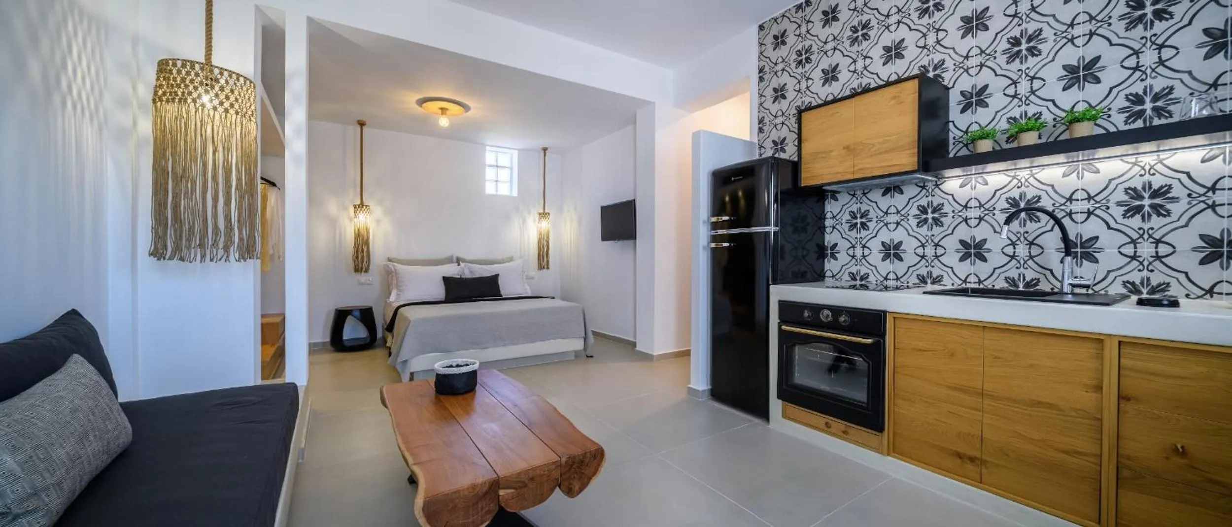 Photo of the whole room in Remezzo Bayfront Suites