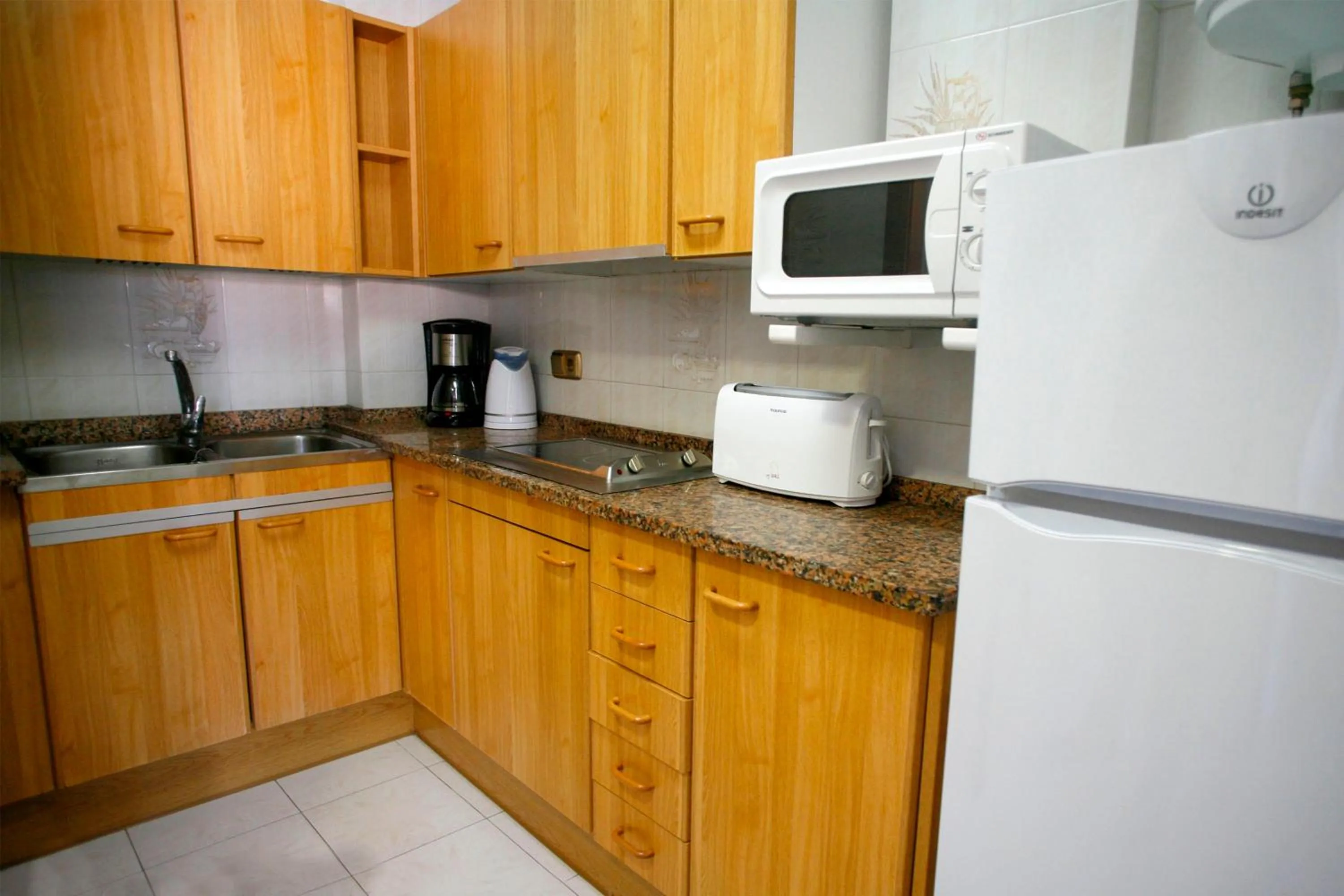 Coffee/tea facilities in Europa Family Apartments