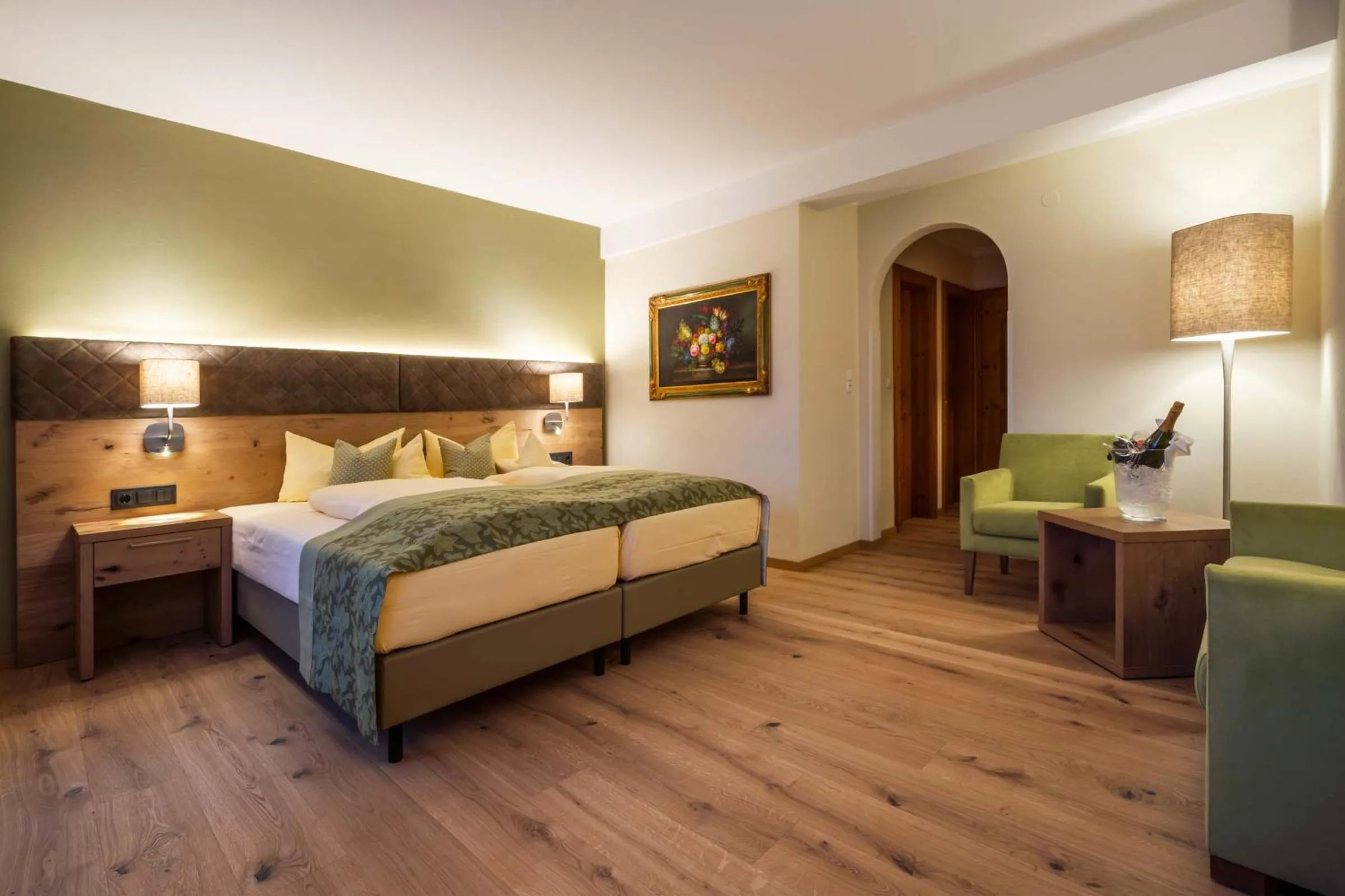 Photo of the whole room, Bed in derNeuwirt