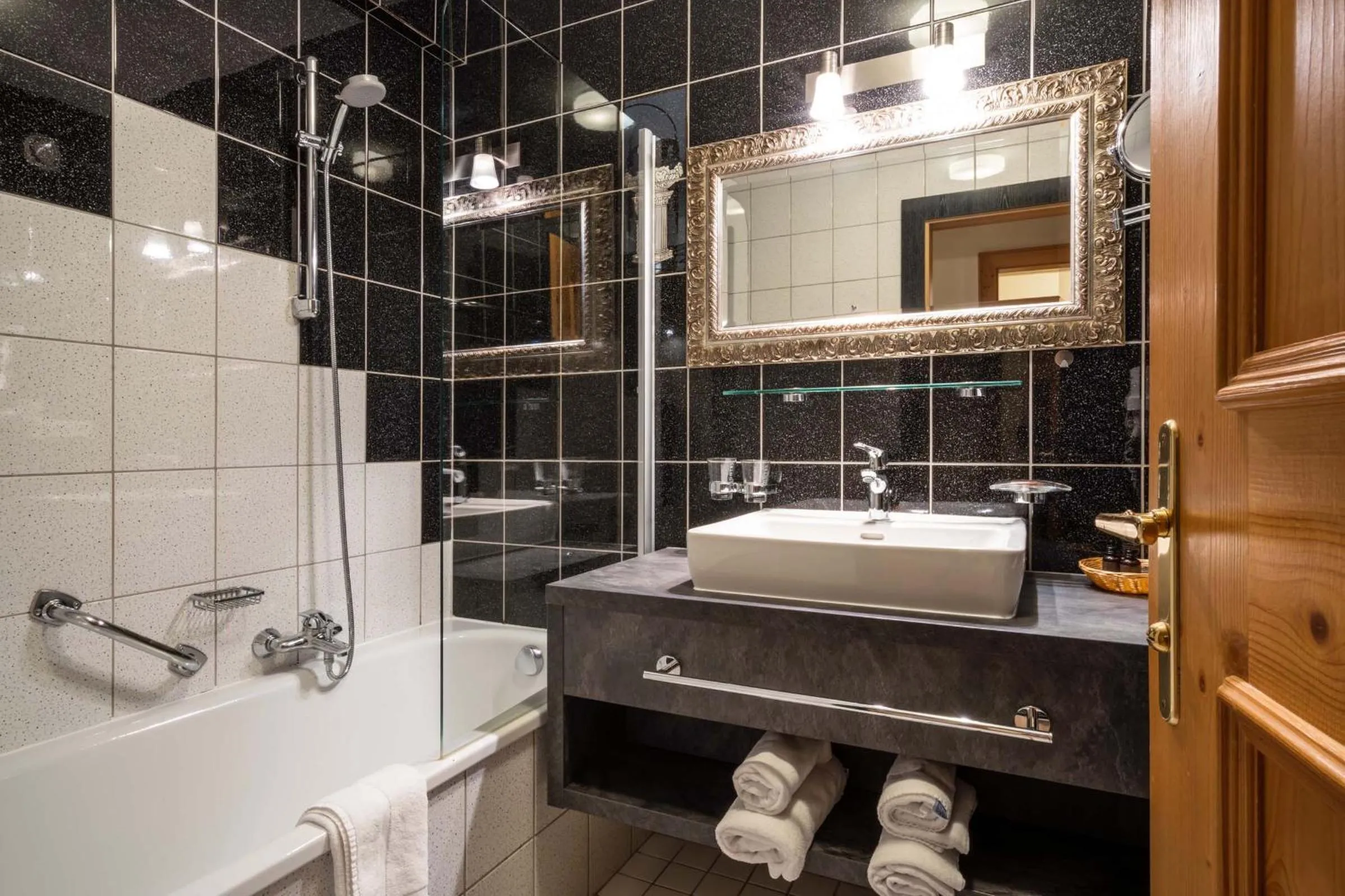 Photo of the whole room in derNeuwirt