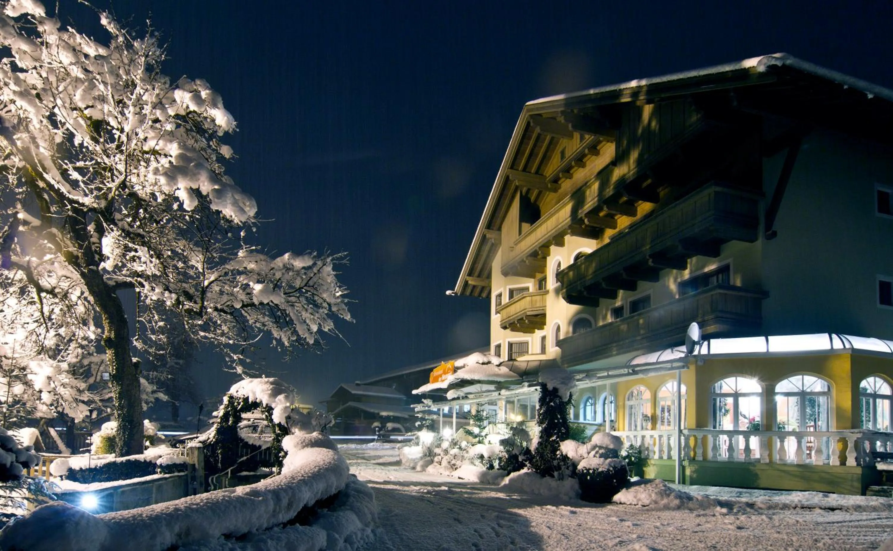 Facade/entrance in derNeuwirt