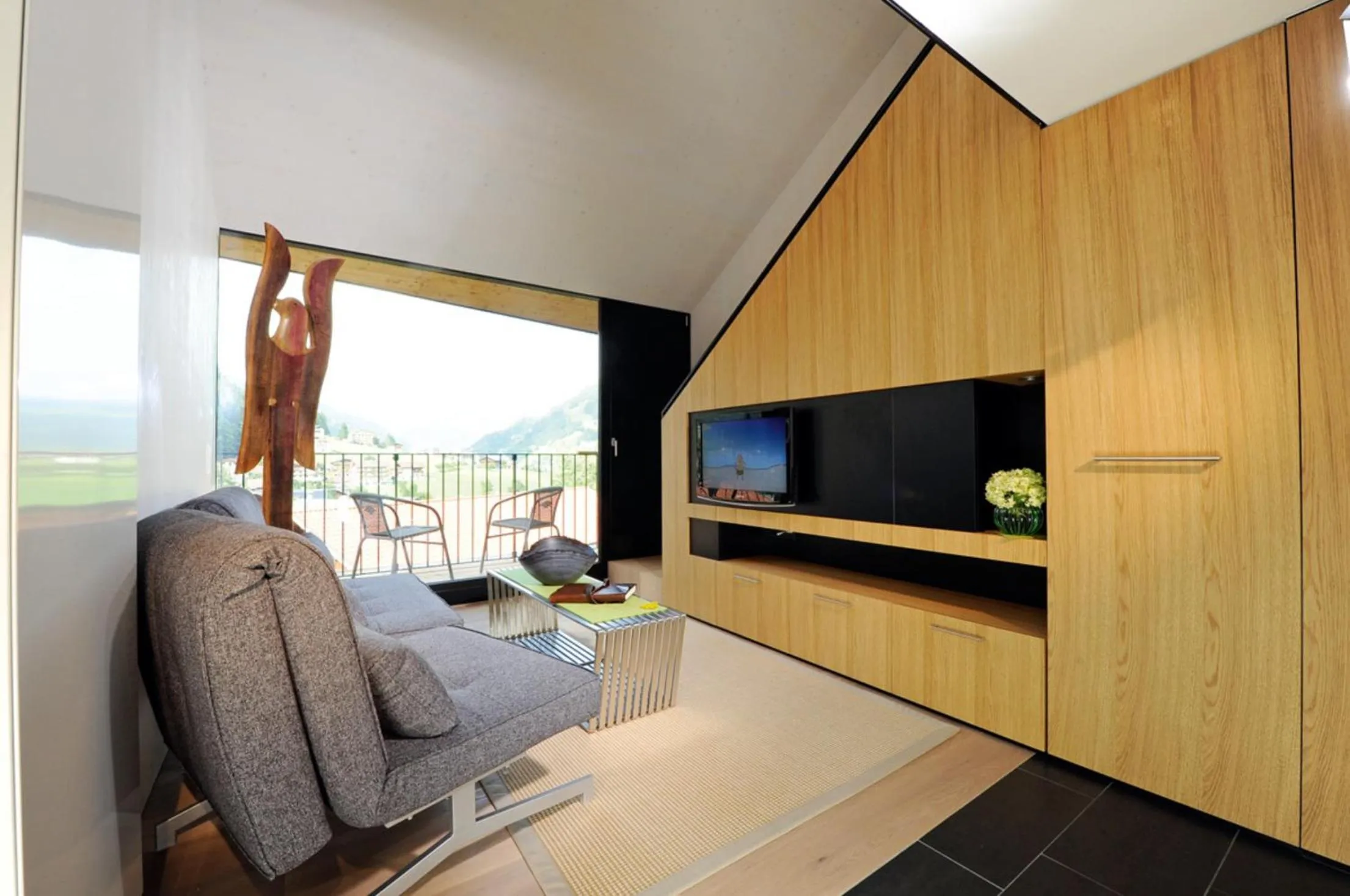 Photo of the whole room in derNeuwirt