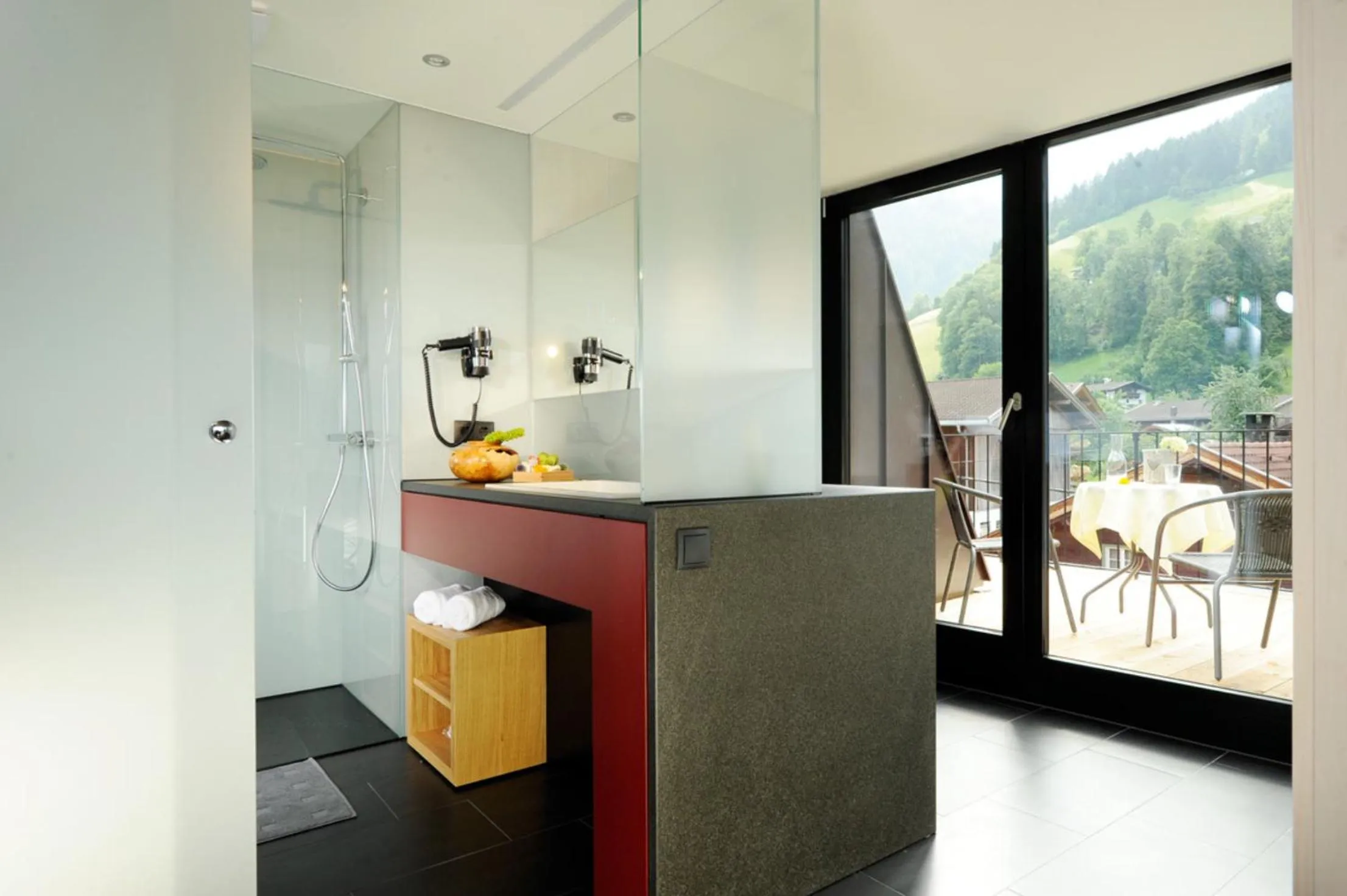 Photo of the whole room in derNeuwirt