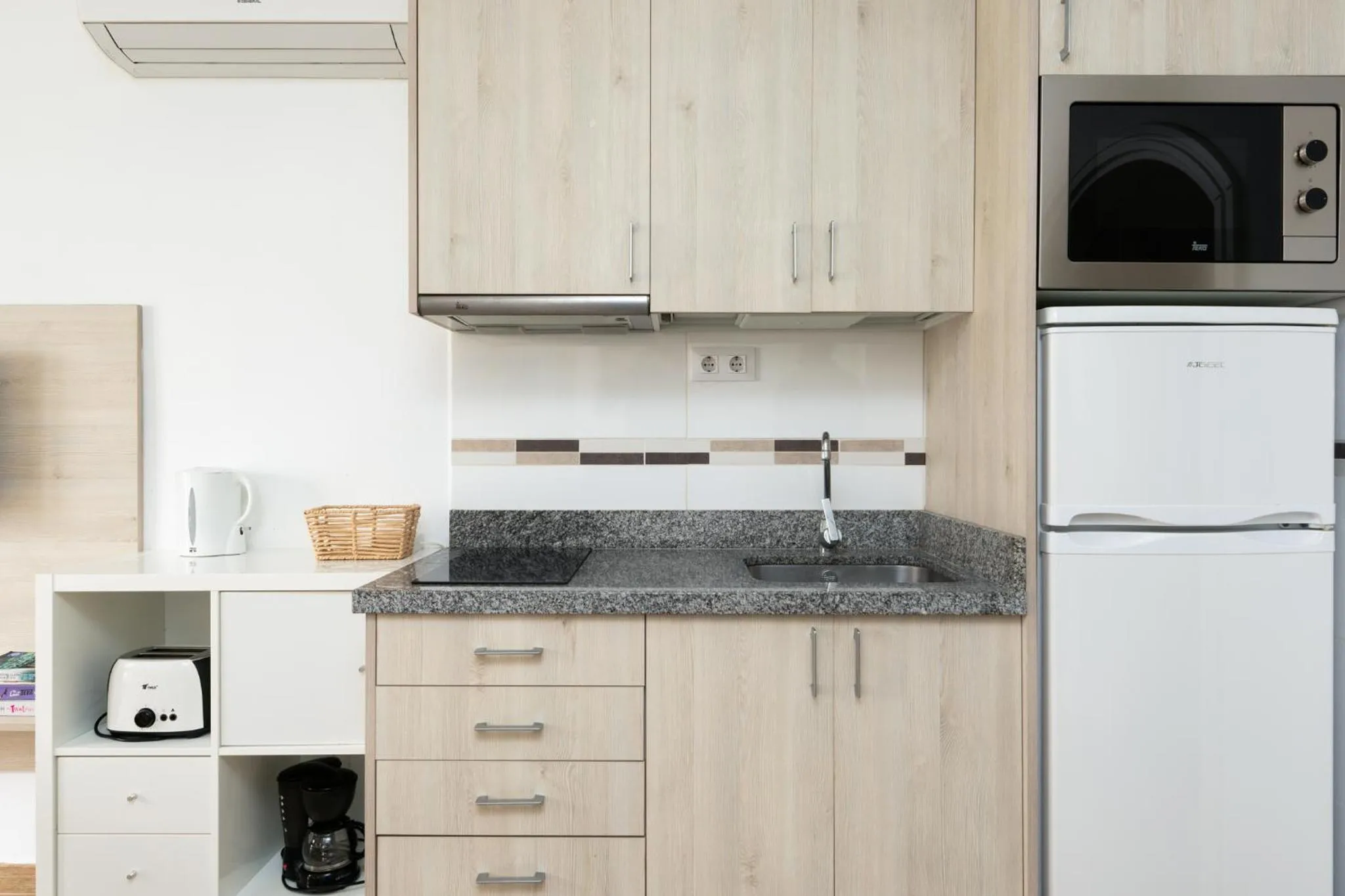 Kitchen or kitchenette in Billy's Puerto de Mogán Apartments by LIVVO