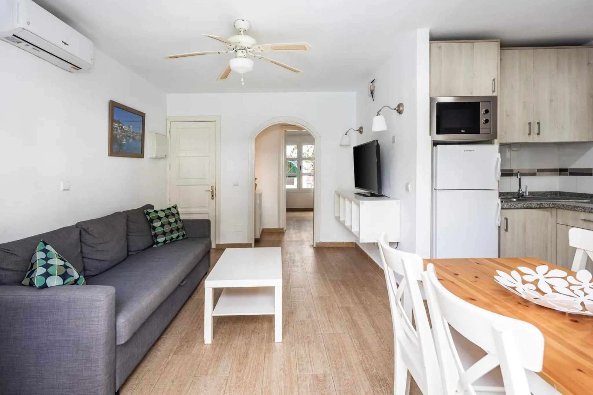 Living room in Billy's Puerto de Mogán Apartments by LIVVO