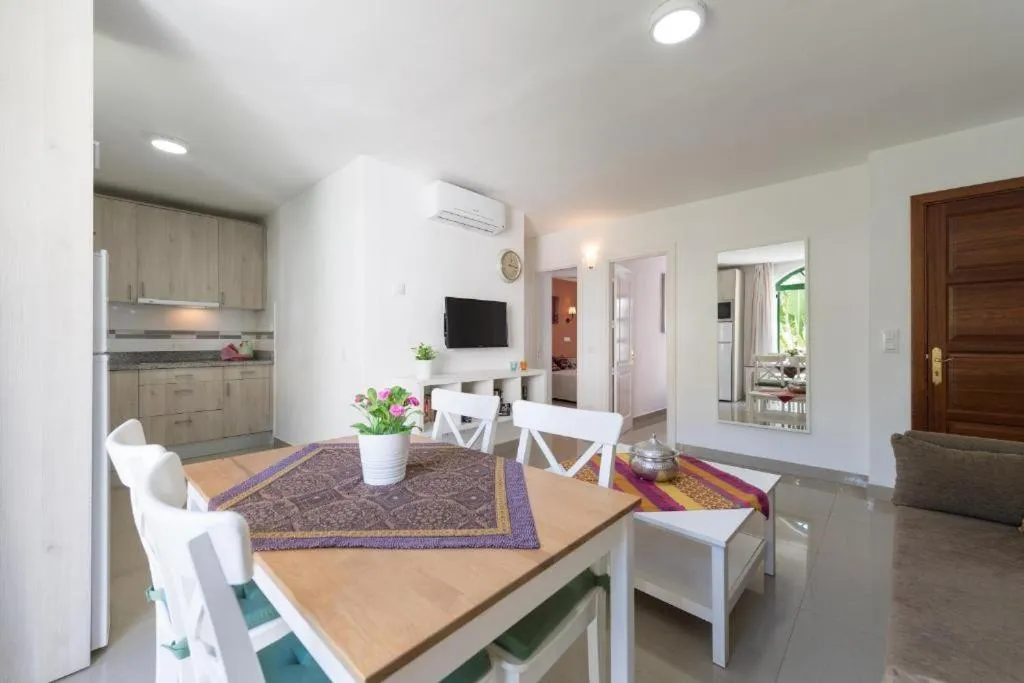 Living room in Billy's Puerto de Mogán Apartments by LIVVO