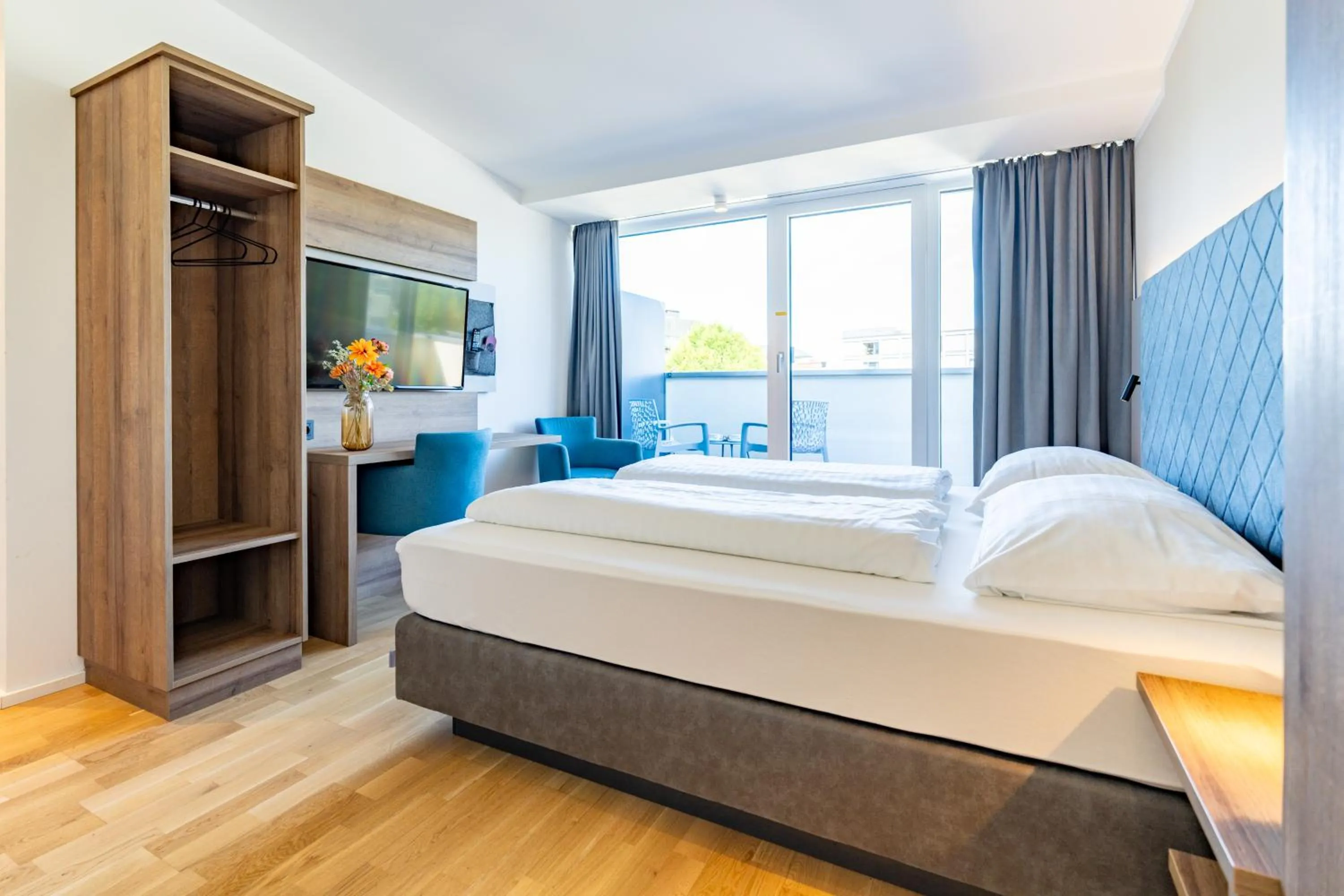 Photo of the whole room, Bed in Das Jedermann Boutiquehotel mit Stadtgarten