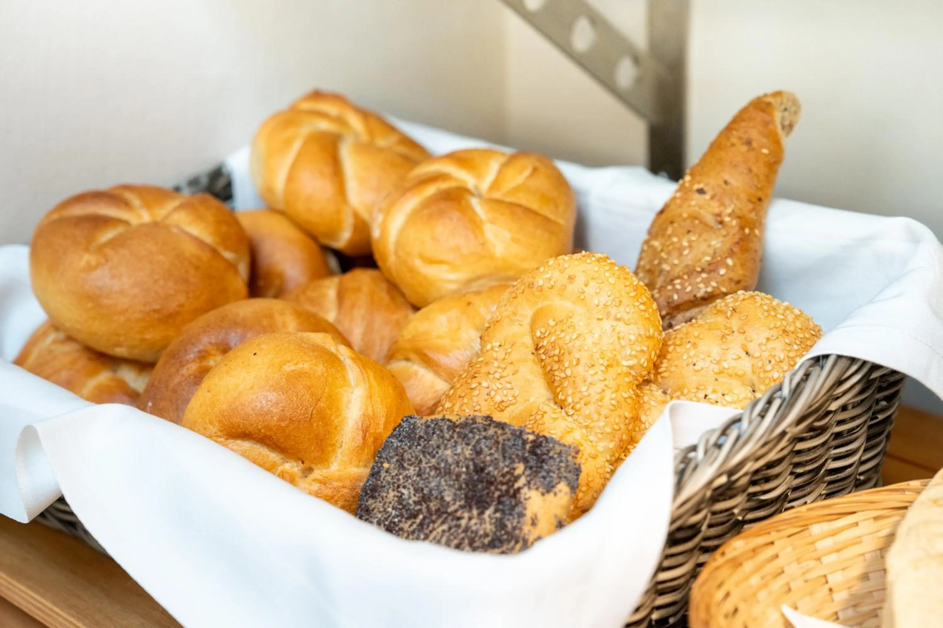 Buffet breakfast in Das Jedermann Boutiquehotel mit Stadtgarten