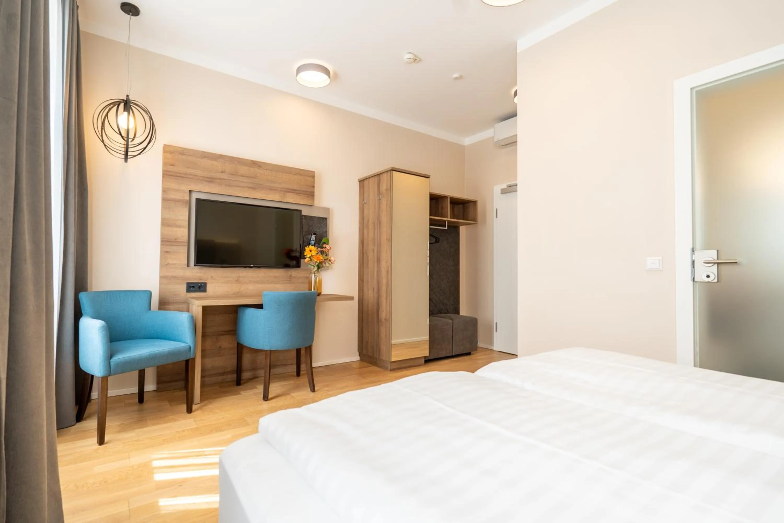 TV and multimedia, Bed in Das Jedermann Boutiquehotel mit Stadtgarten