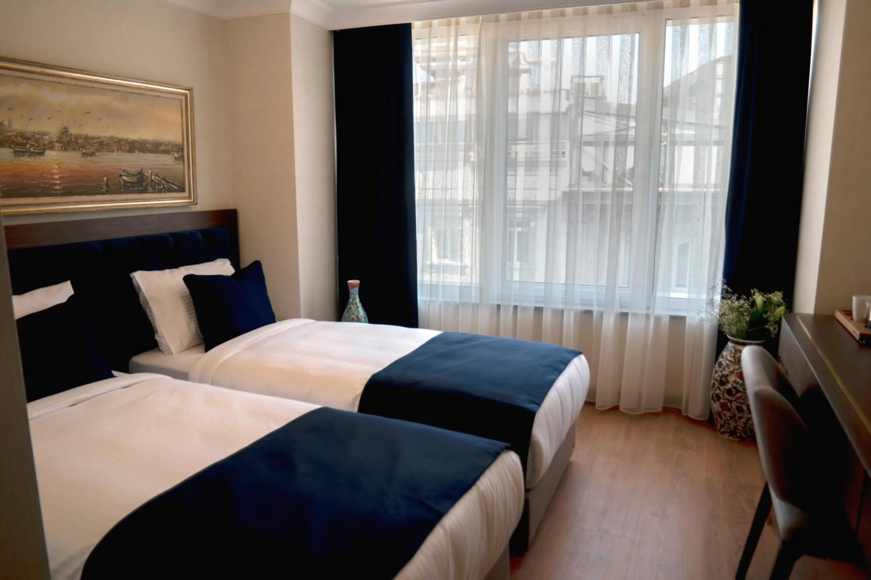 Photo of the whole room, Bed in Nevi Hotel & Suites Istanbul Taksim