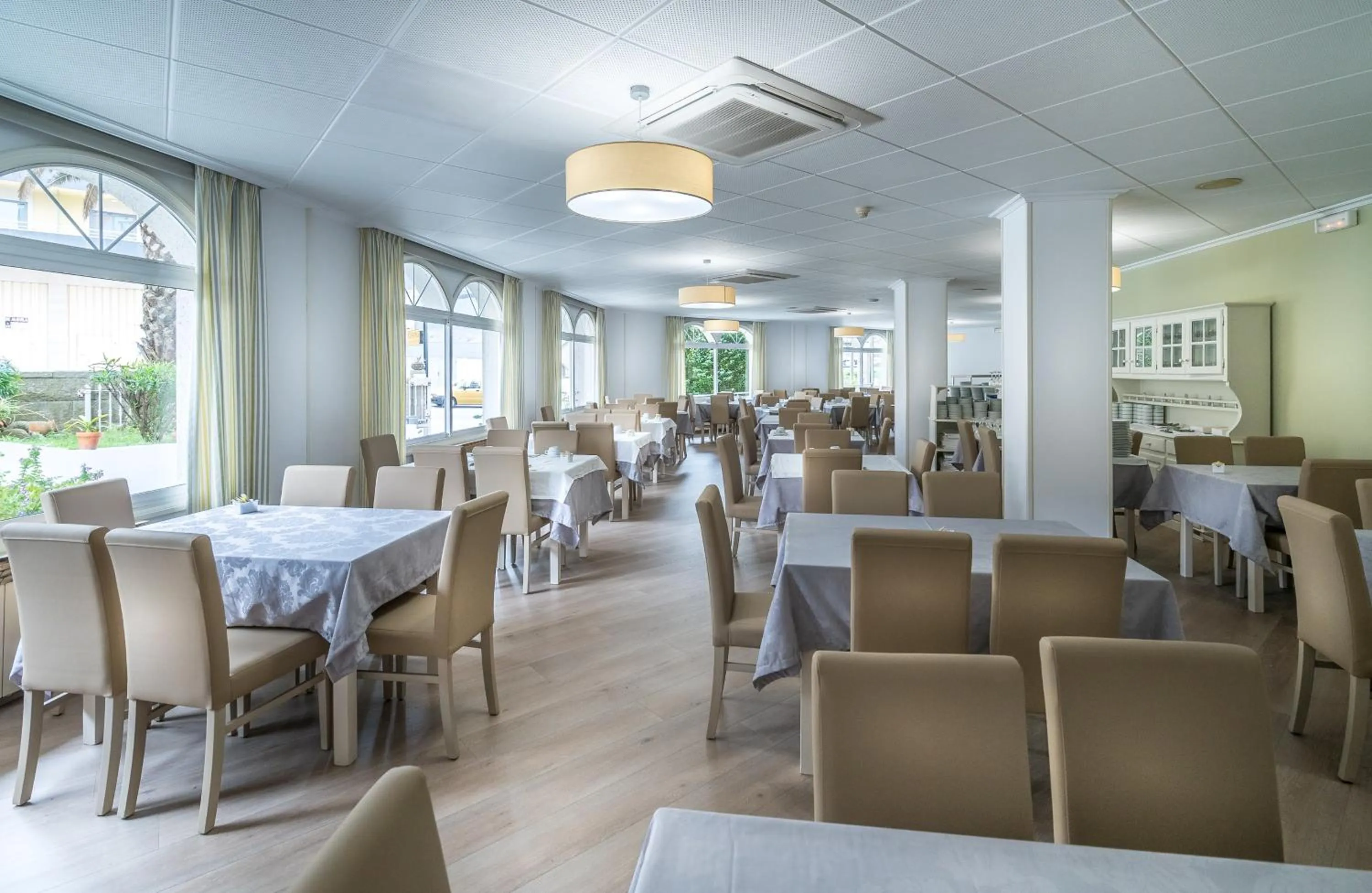 Restaurant/places to eat in Hotel Ton