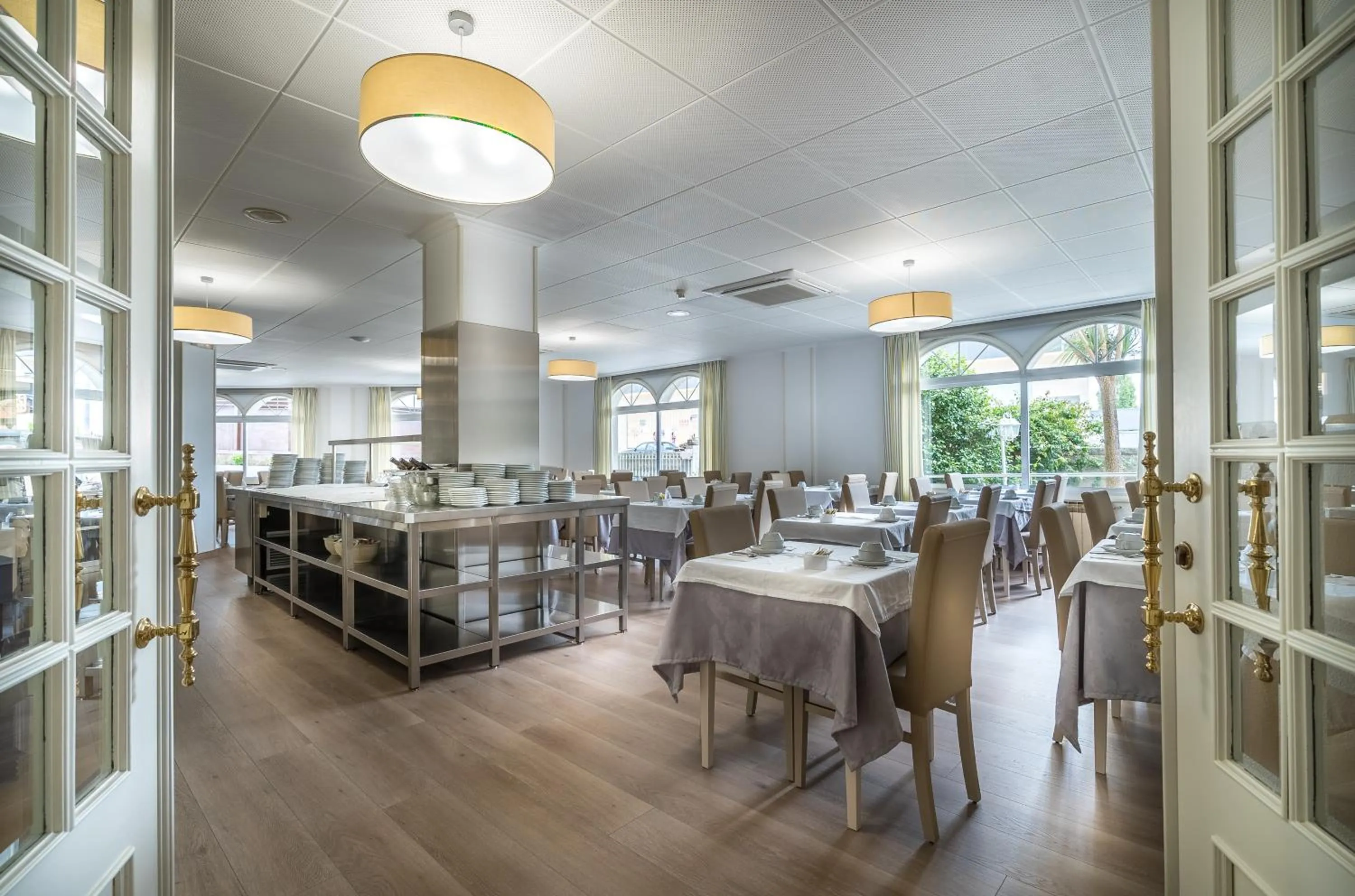 Restaurant/places to eat in Hotel Ton