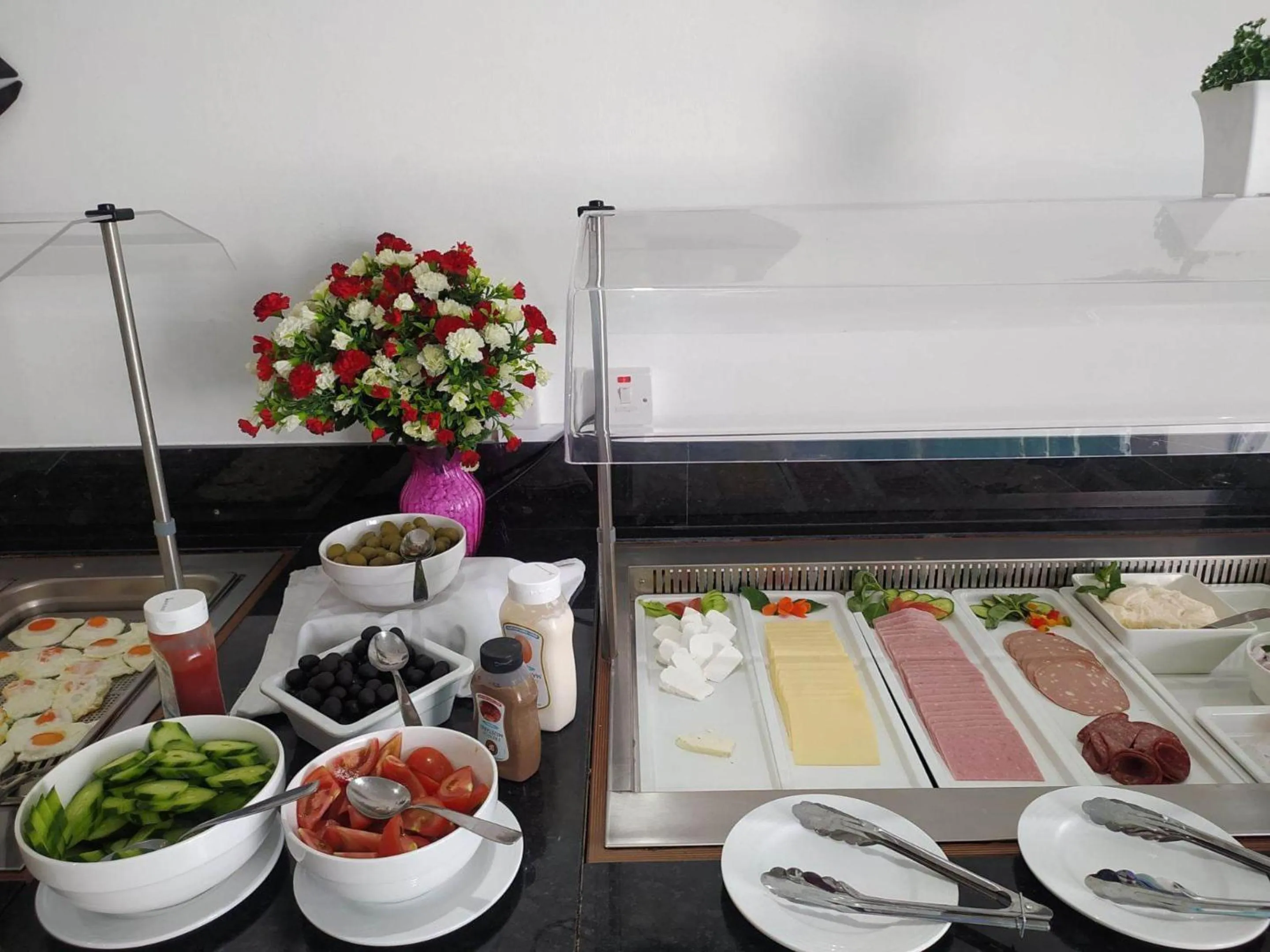 Food in Sunny Blue Hotel