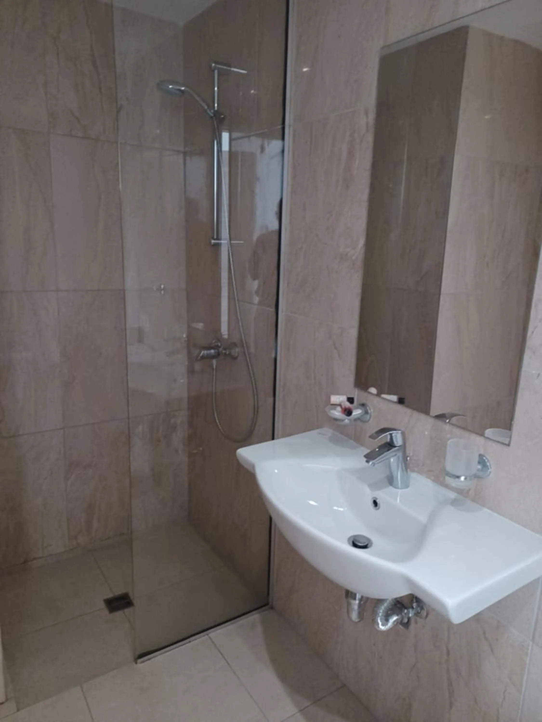 Shower in Sunny Blue Hotel