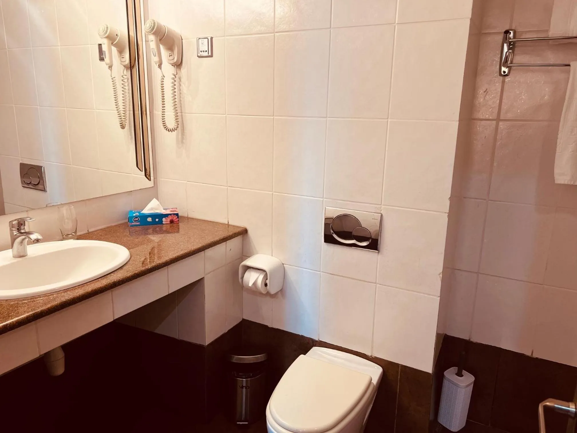 Shower in Inter Luxury Hotel