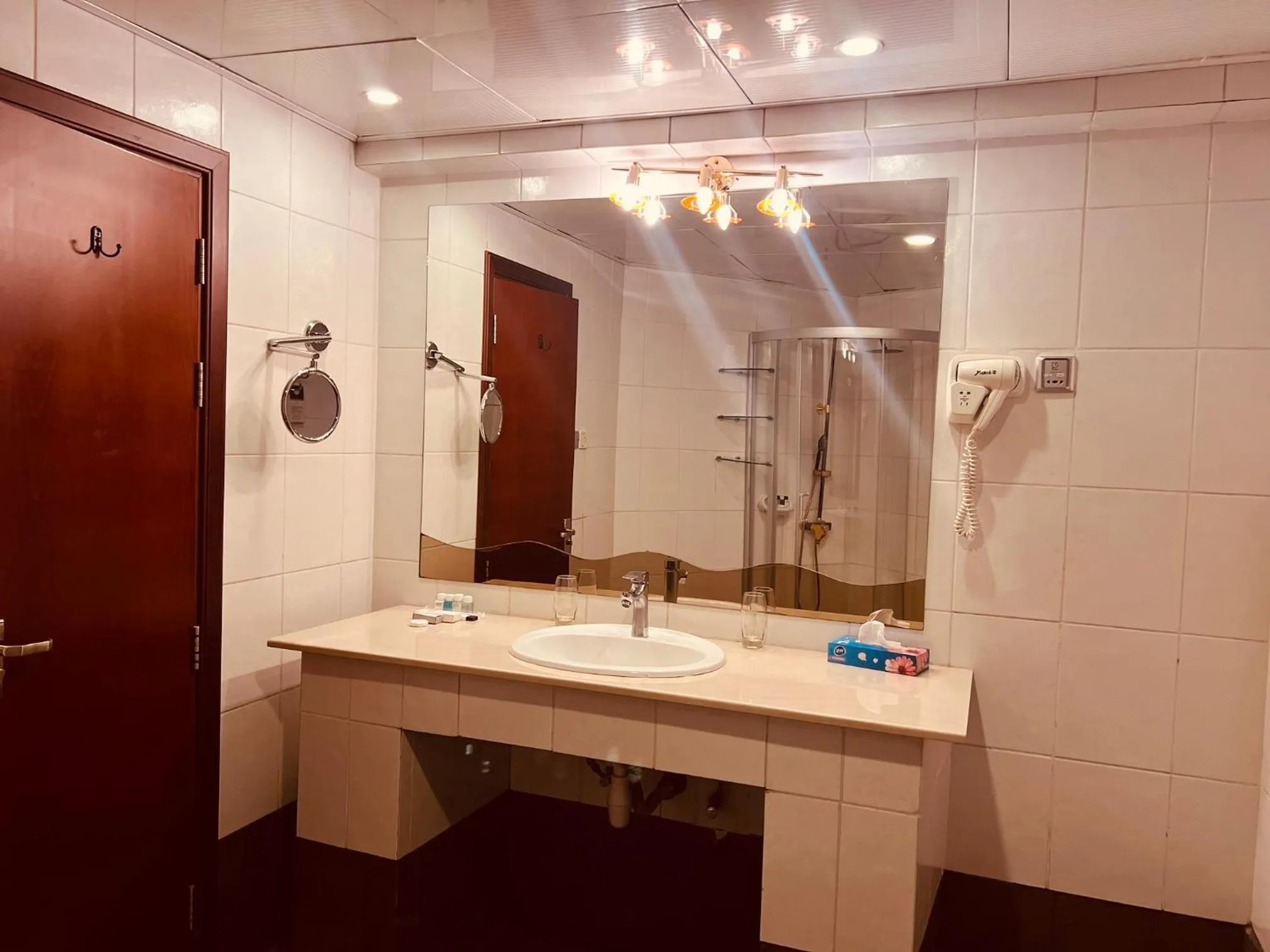 Shower in Inter Luxury Hotel