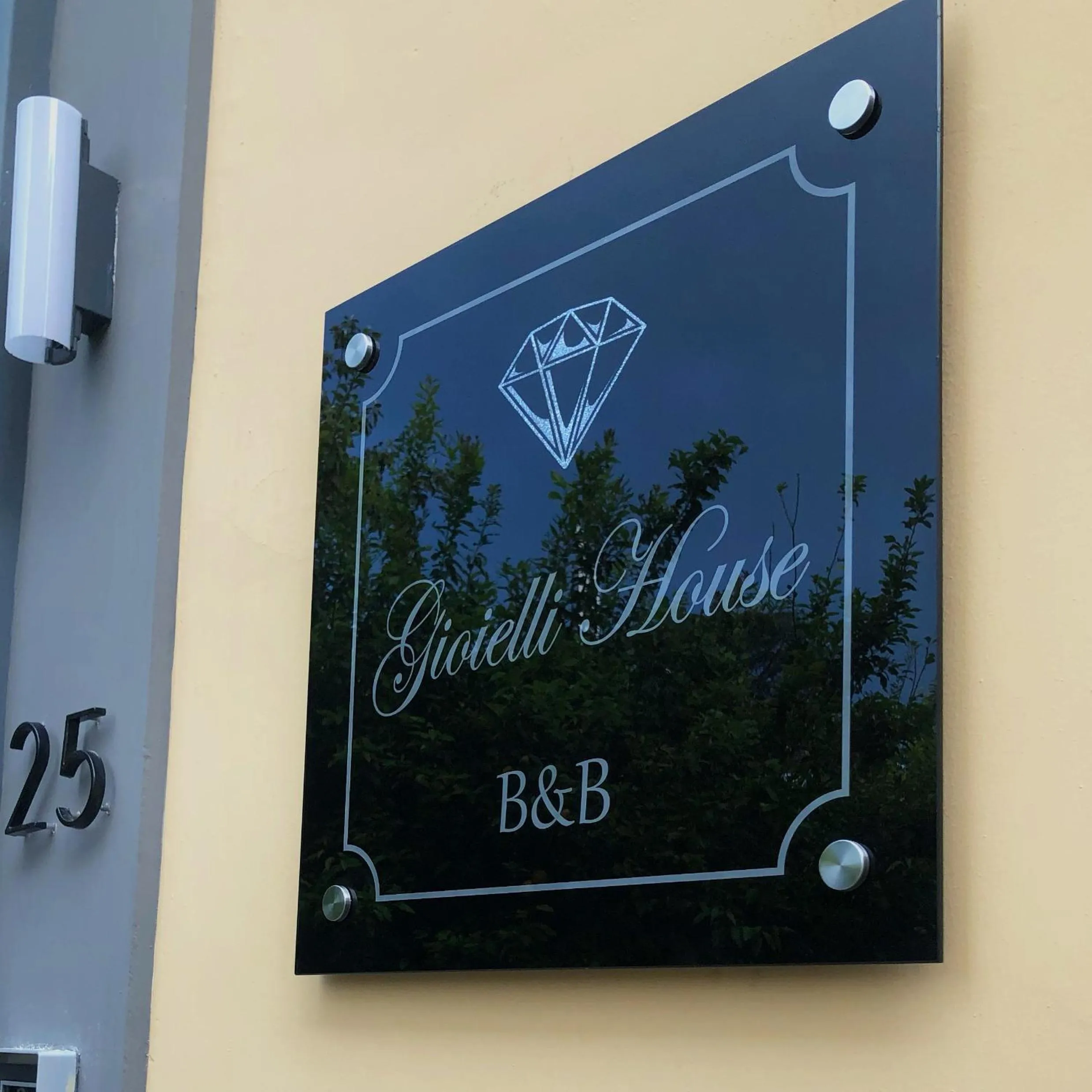 Property logo or sign in Gioielli House Pompei