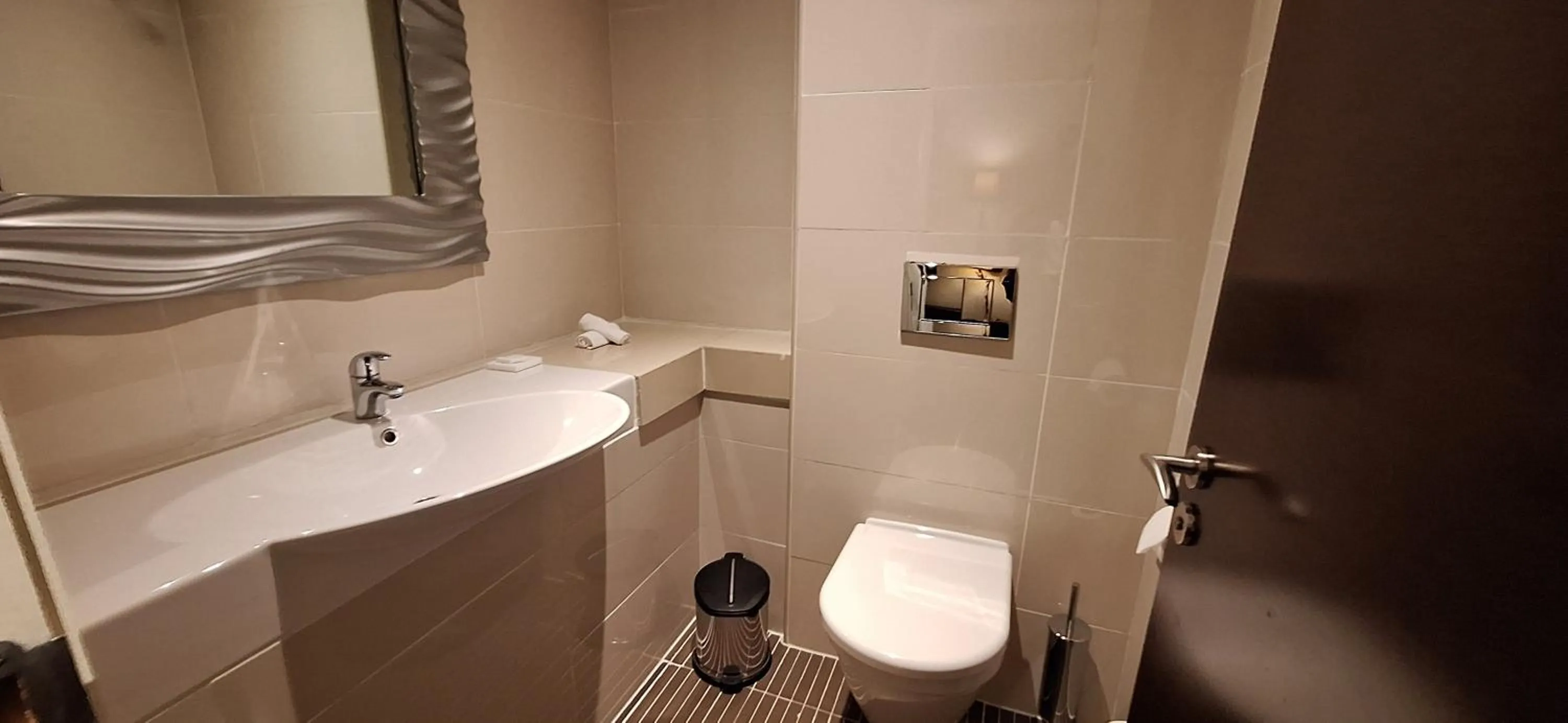 Toilet in Radisson Blu Hotel, Addis Ababa