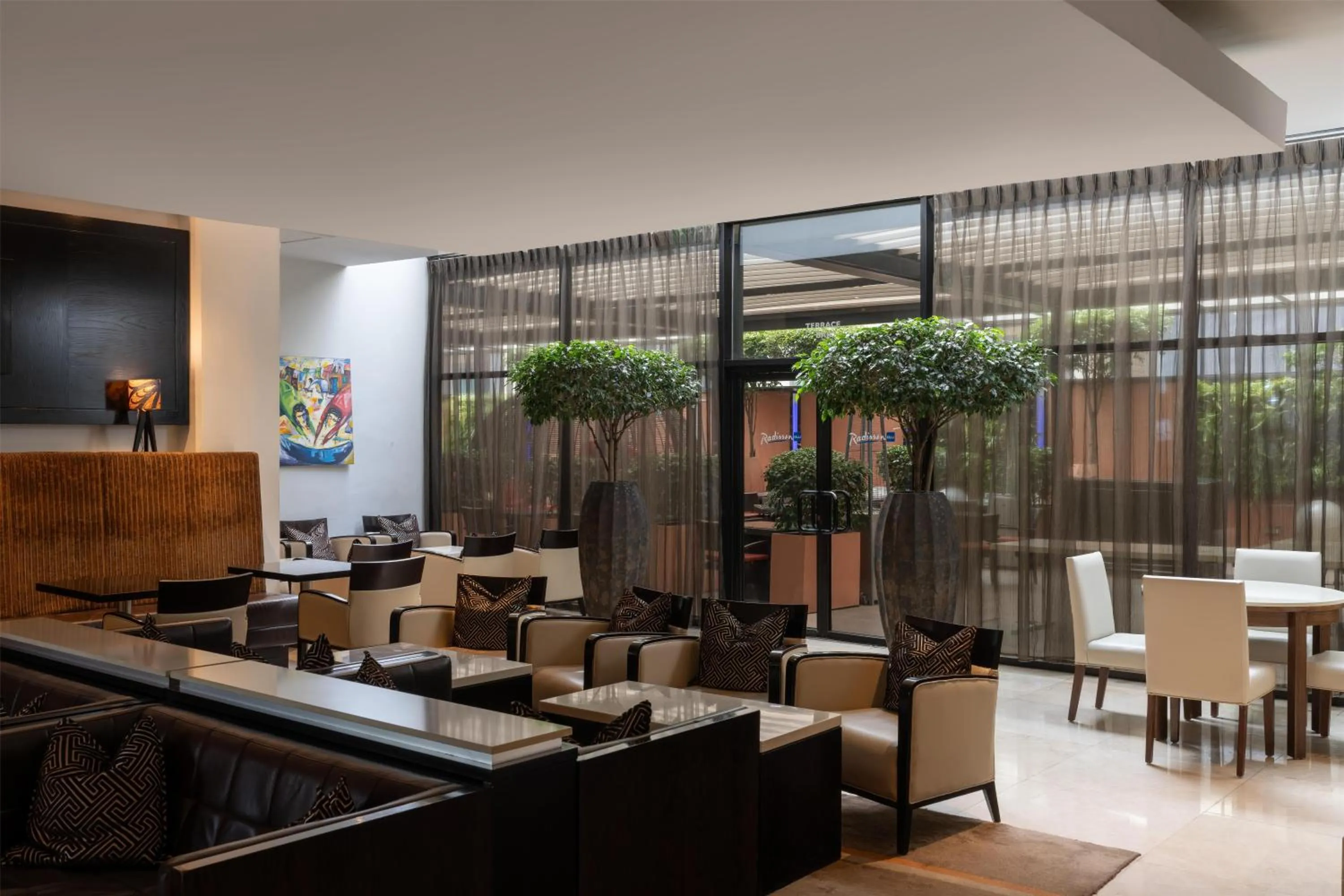 Lounge or bar in Radisson Blu Hotel, Addis Ababa